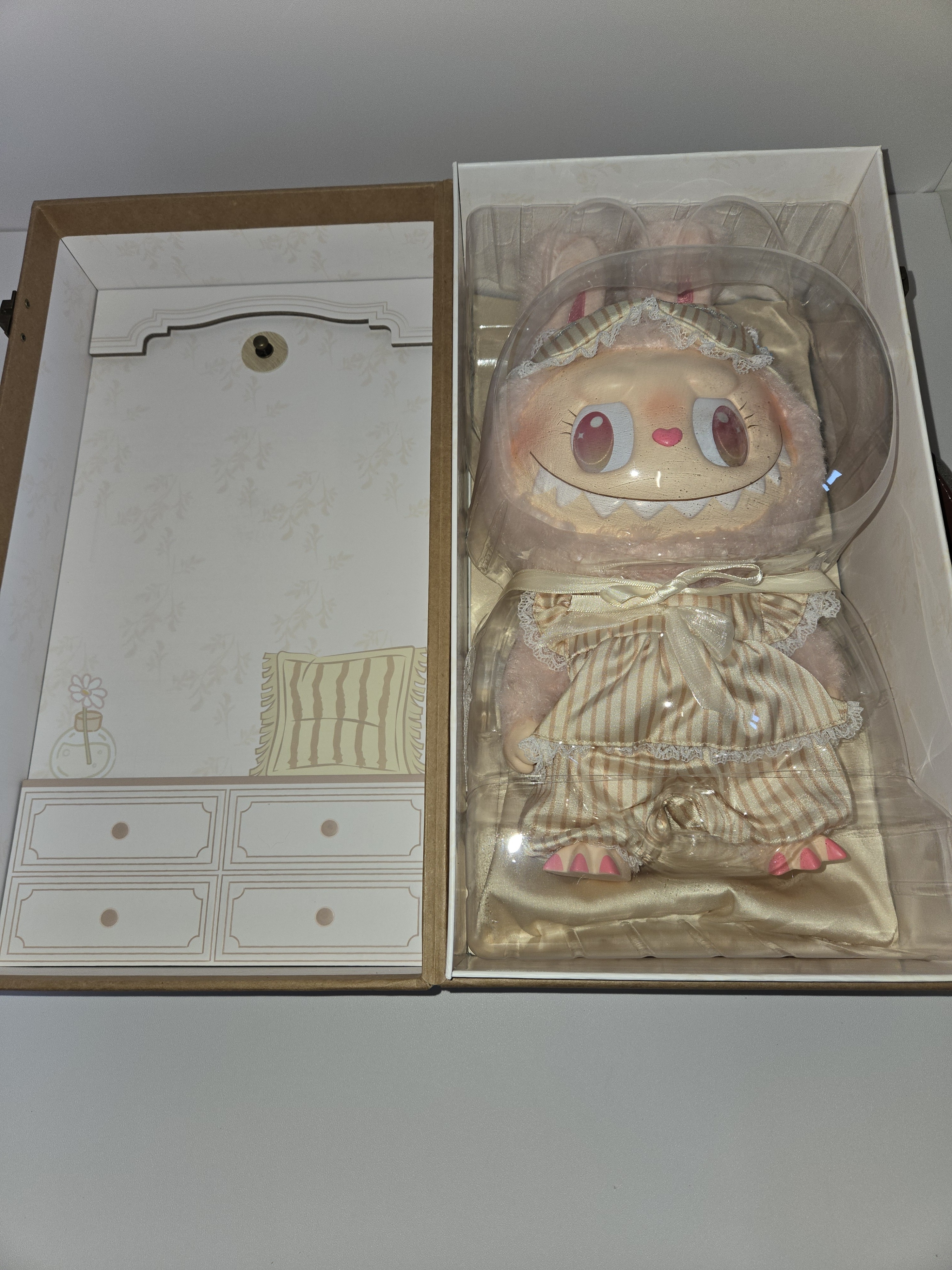 POPMART THE MONSTERS MOKOKO WAKE UP!!(61006-2P1)