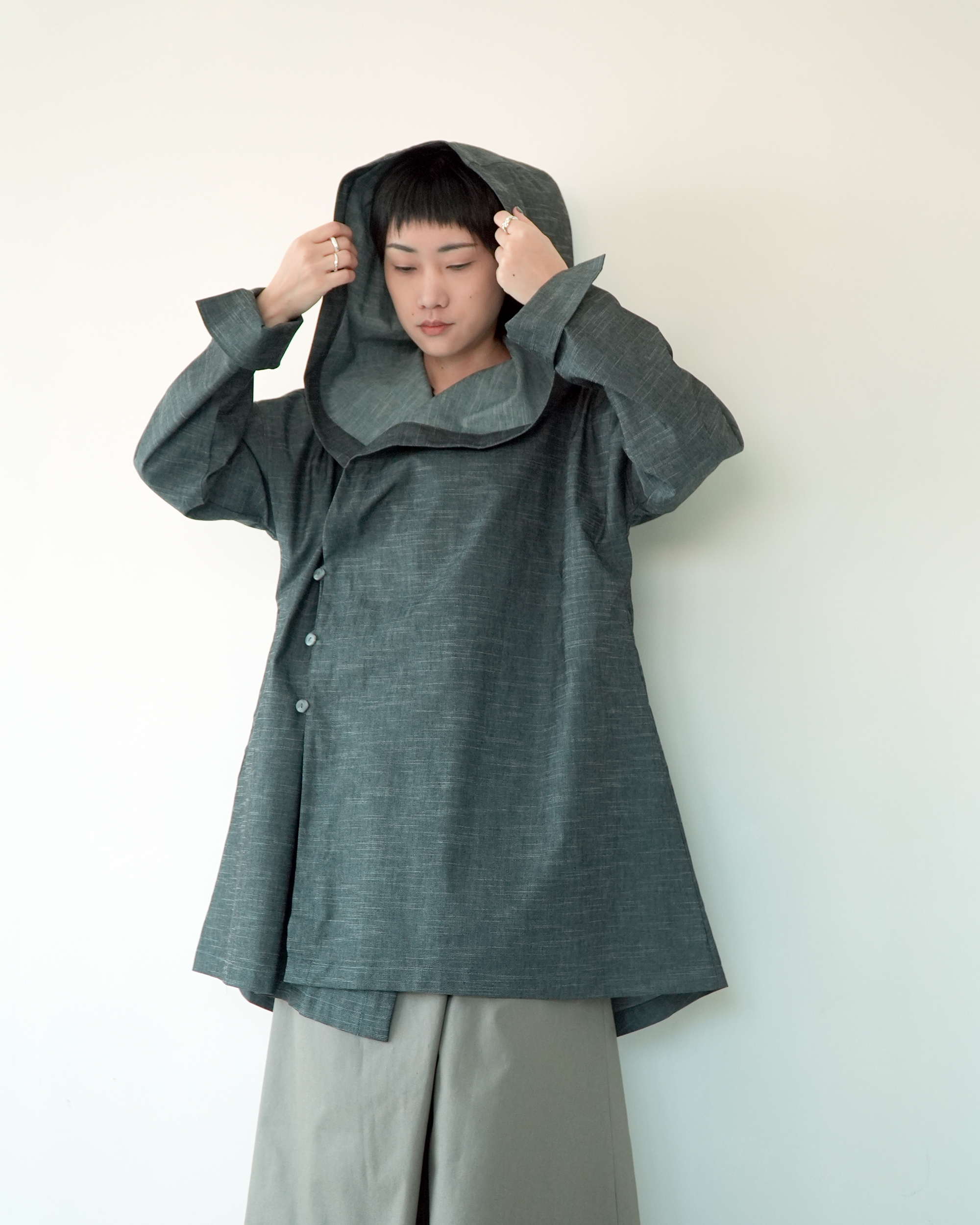 川 衣 WEAR BEING 大連帽寬領風衣外套 丹寧灰