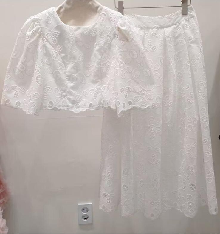 AW17 ( 1 SET) TOP S:胸34 M36  S 長15 M:15.5/    裙:S腰28 M30  HIP S:54 M:58 長34$999 (一口價)