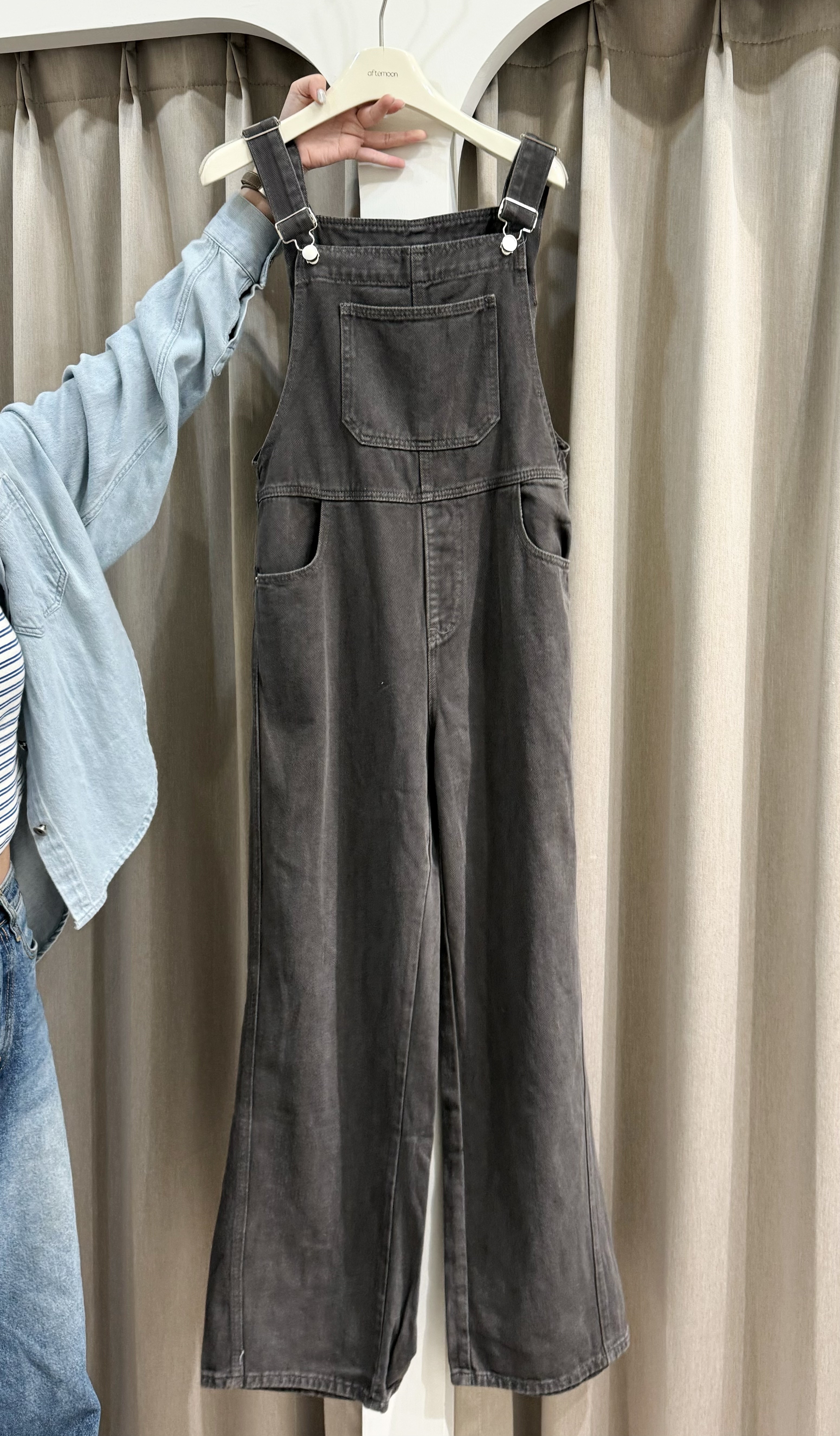 水洗咖灰牛仔工裝吊帶褲