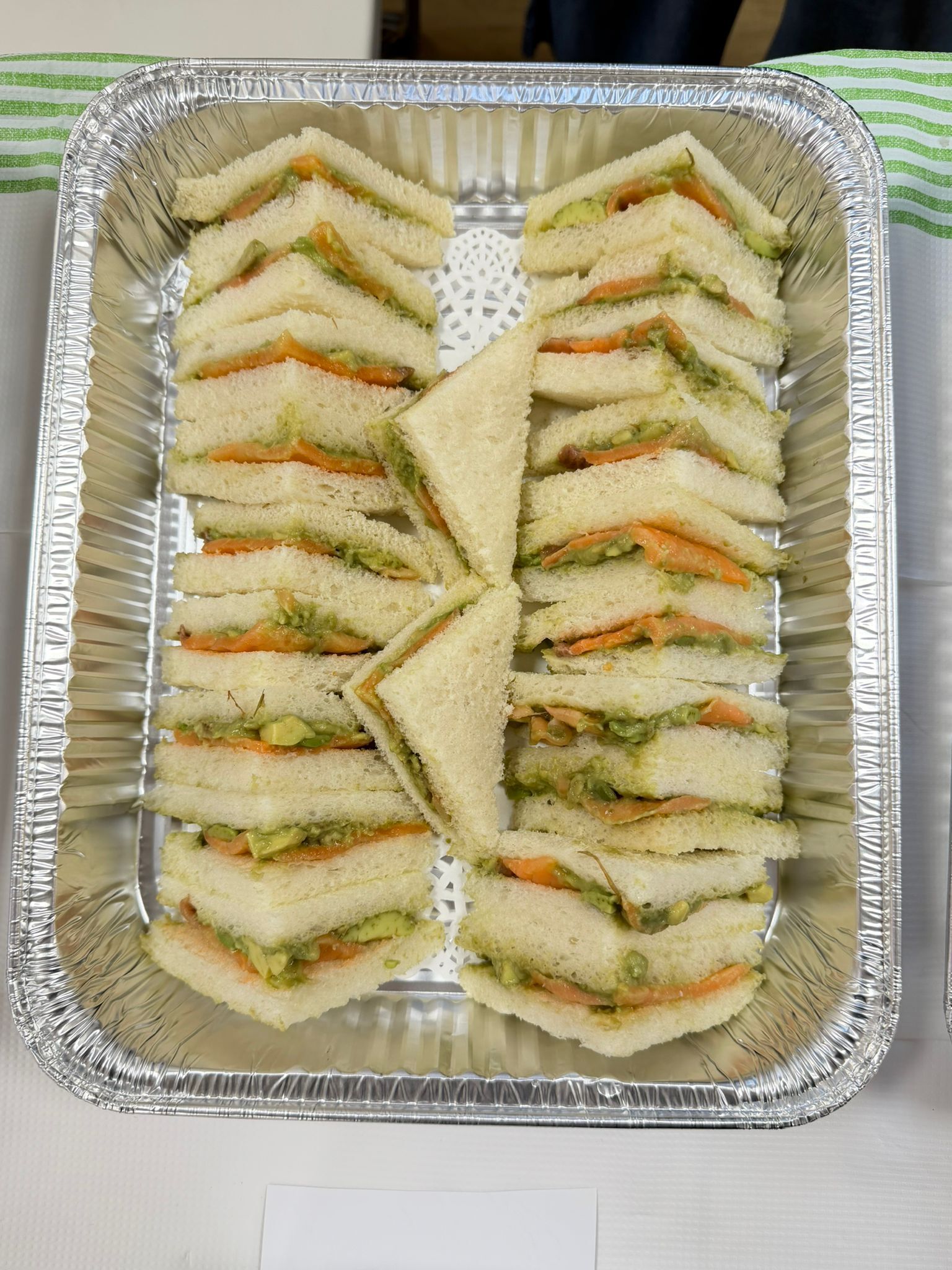 煙三文魚牛油果三文治