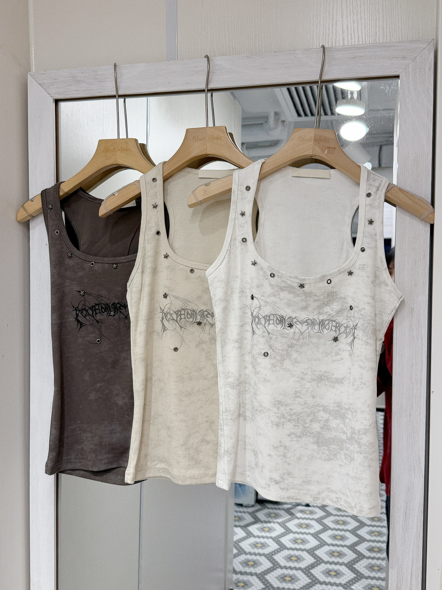 V0176｜街頭型格風₊˚ ཐི⋆♡⋆ཋྀ ˚₊ 大U領星星圈扣邊小背心