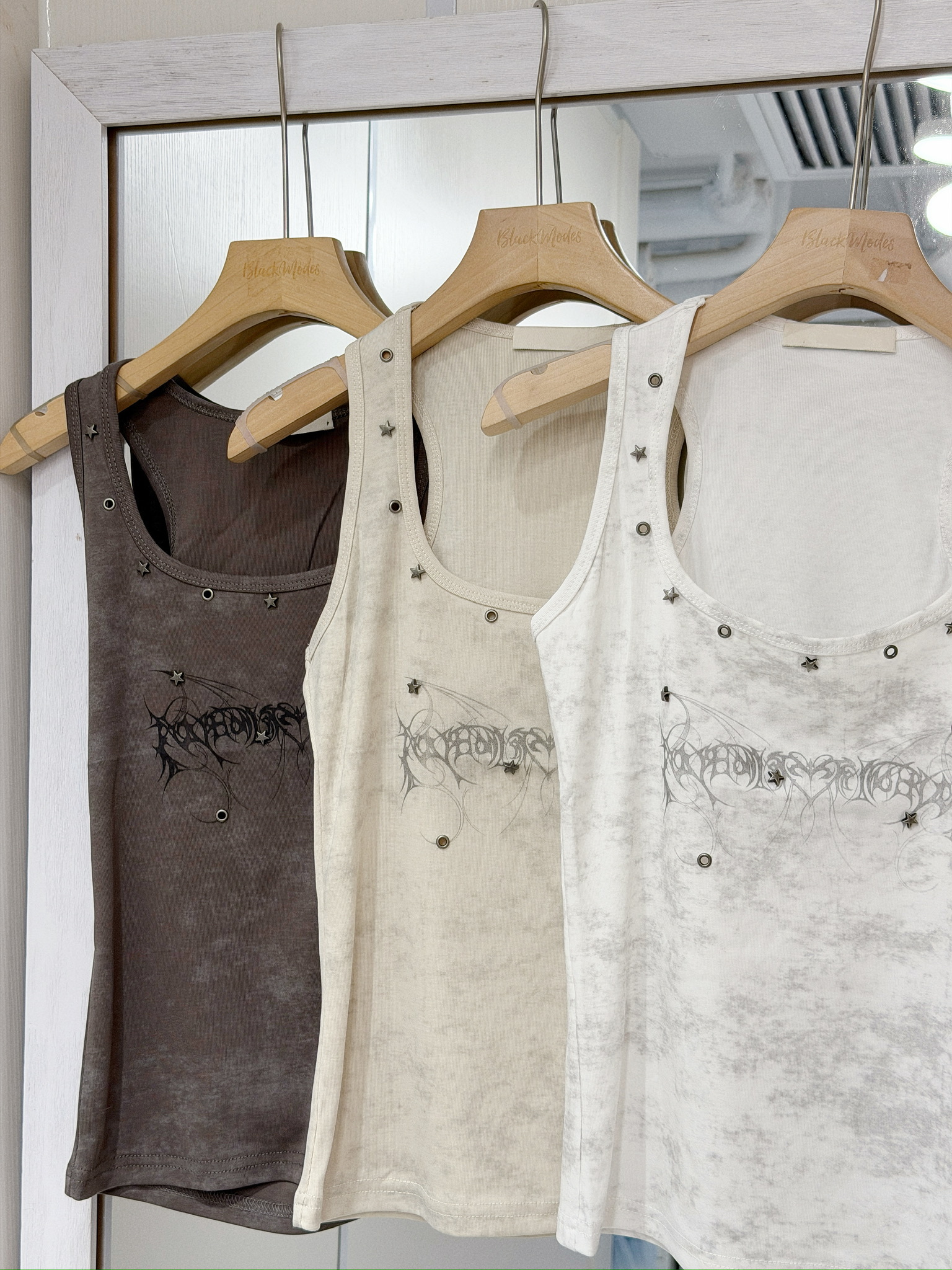 V0176｜街頭型格風₊˚ ཐི⋆♡⋆ཋྀ ˚₊ 大U領星星圈扣邊小背心