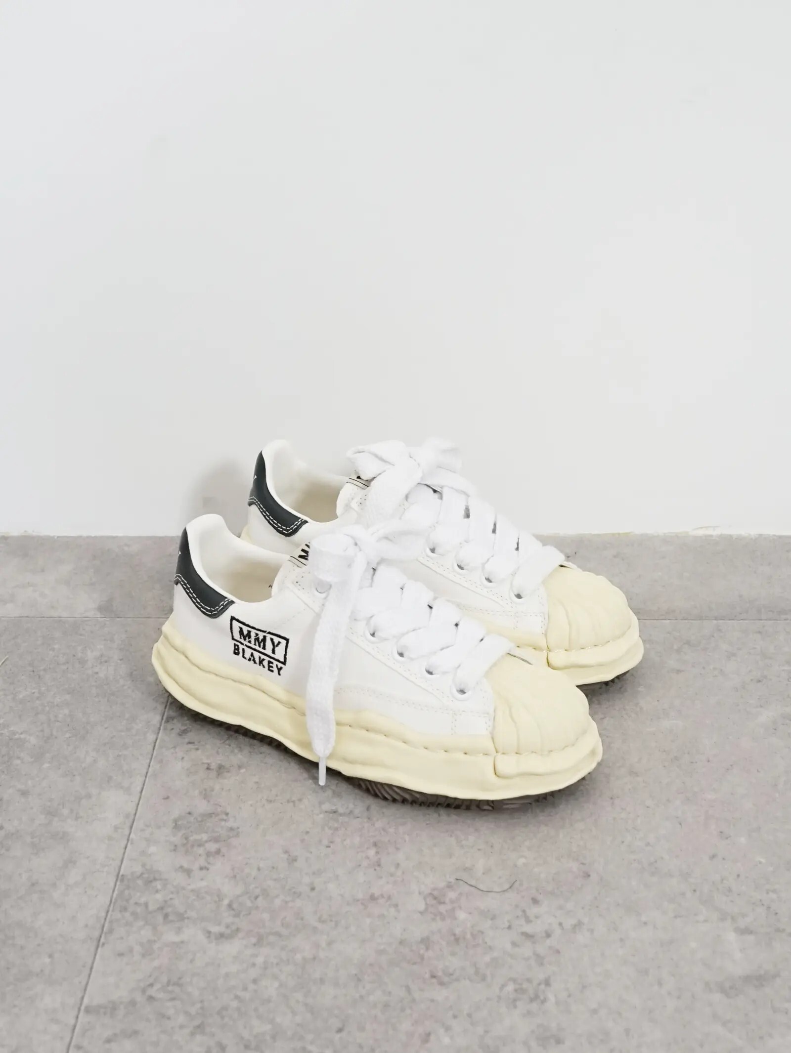 iSNEAKERS｜Maison Mihara Yasuhiro 三原康裕奶油底 白 A09FW732WT 黑A09FW732