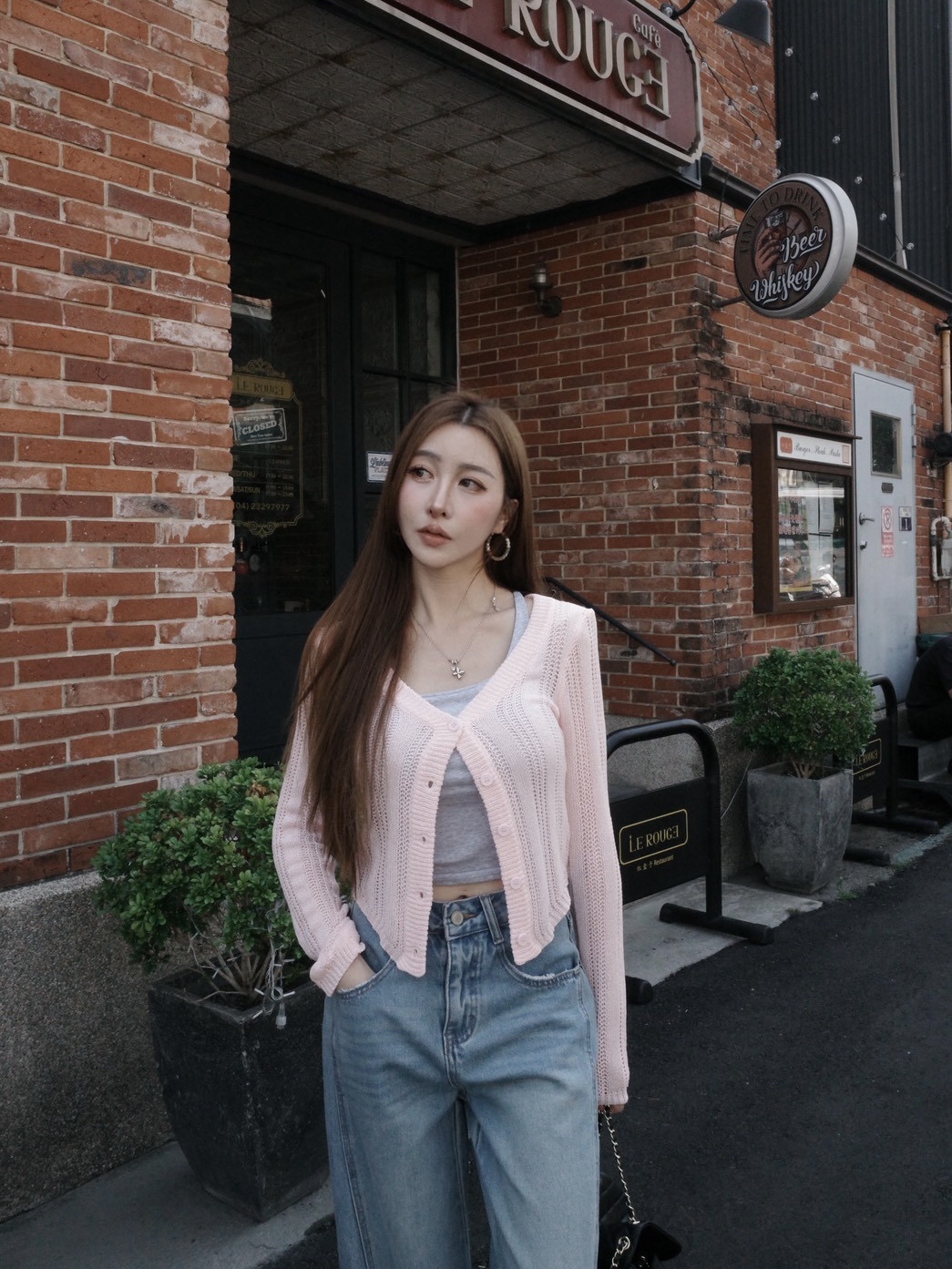 大V領排釦針織衫(有墊肩)