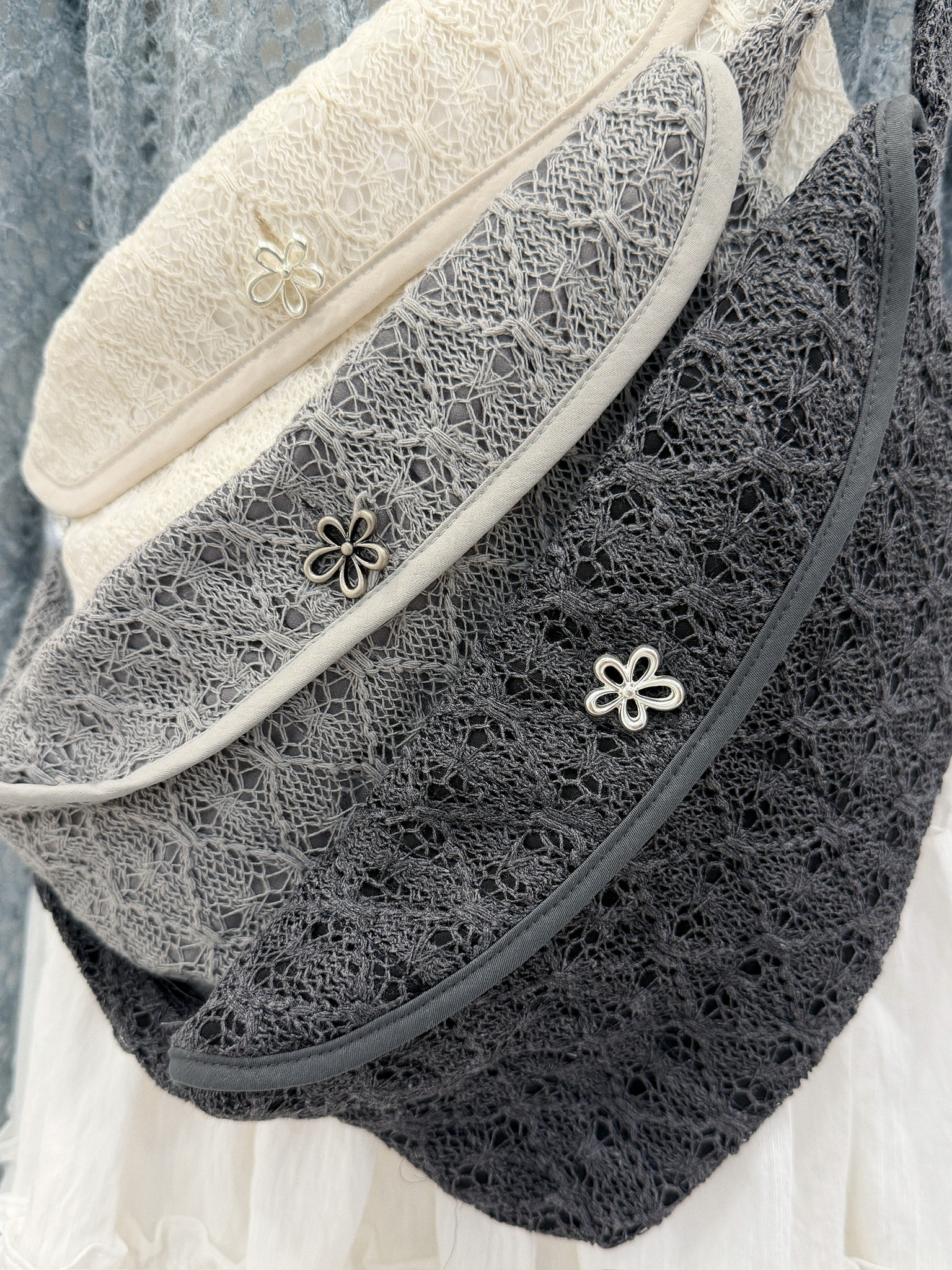 A0315｜韓風小眾*ੈ𑁍༘⋆ 民族風花花鈕扣針織腰包