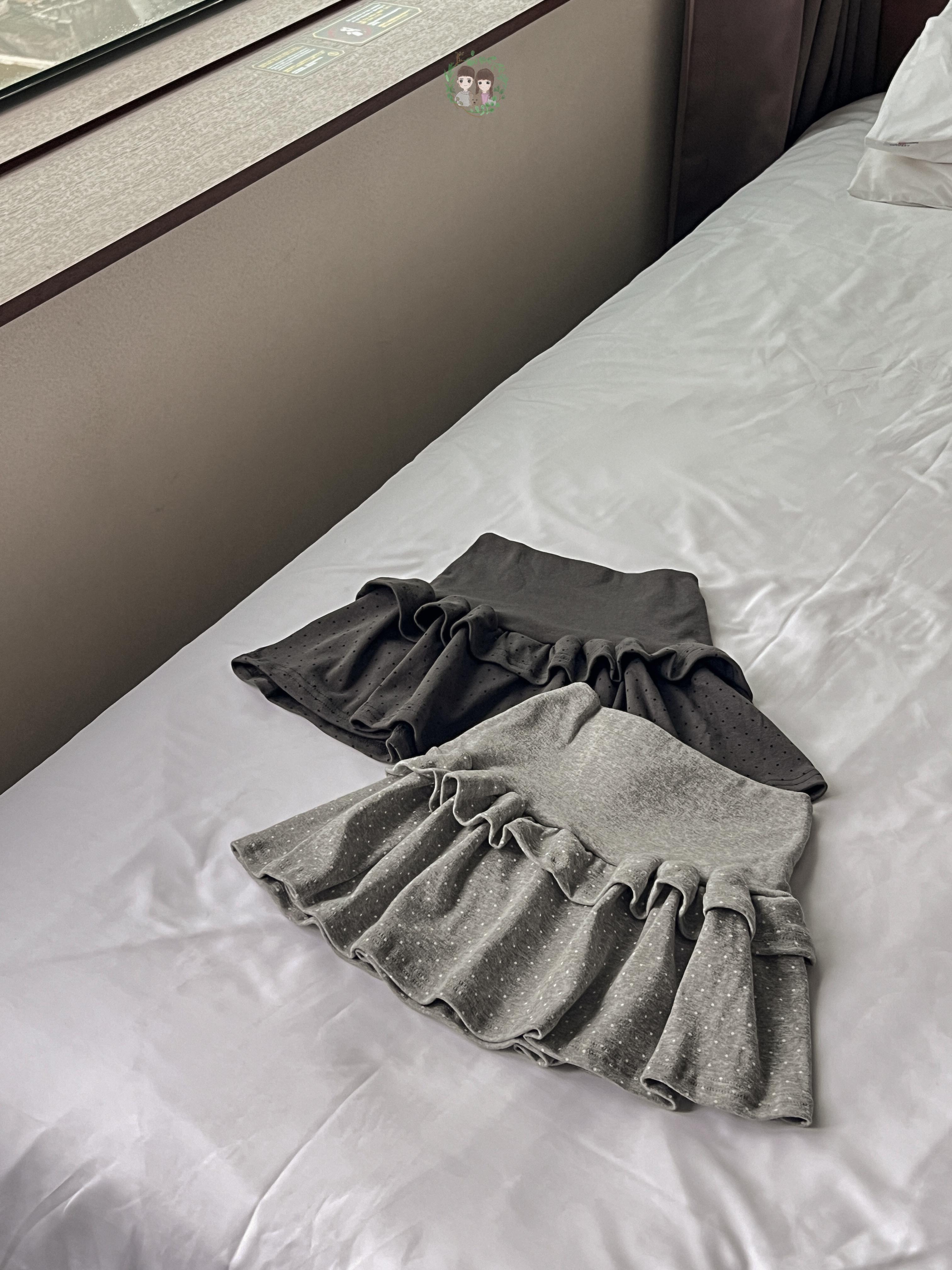 Half Half Dot Skirt〈🇰🇷DAY 1〉