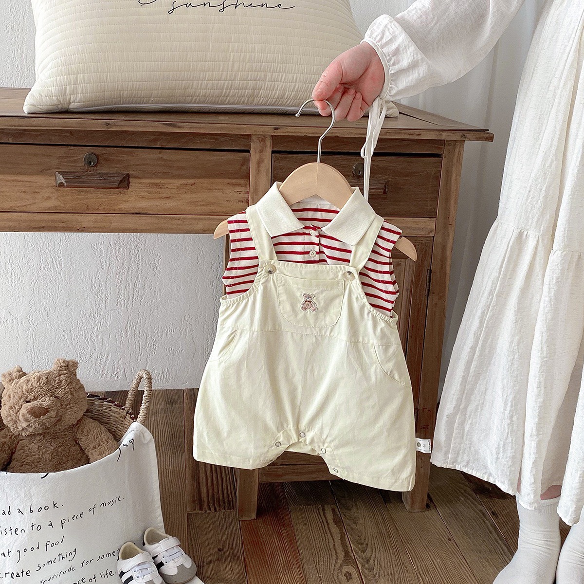 條紋內搭吊帶褲套裝