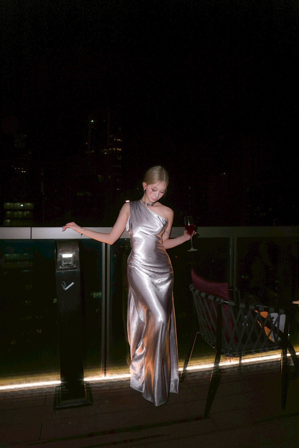 緞面露背斜肩洋裝/烟紫色