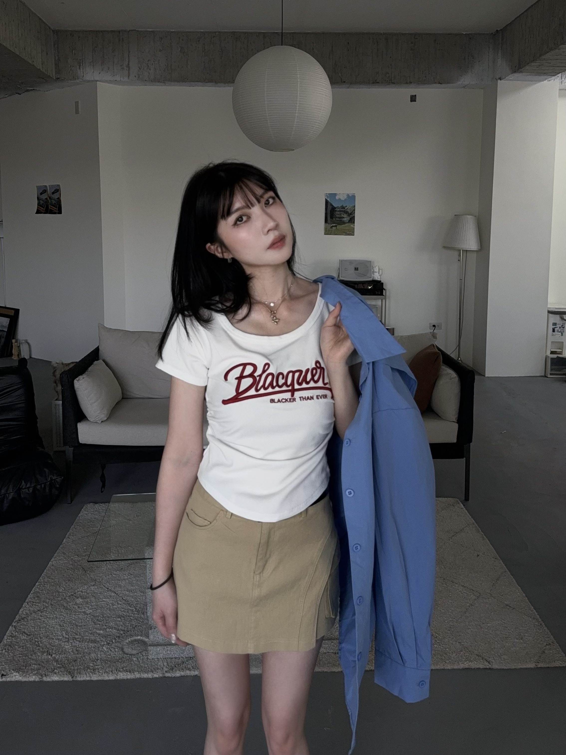 美系刺繡字母側抓皺上衣