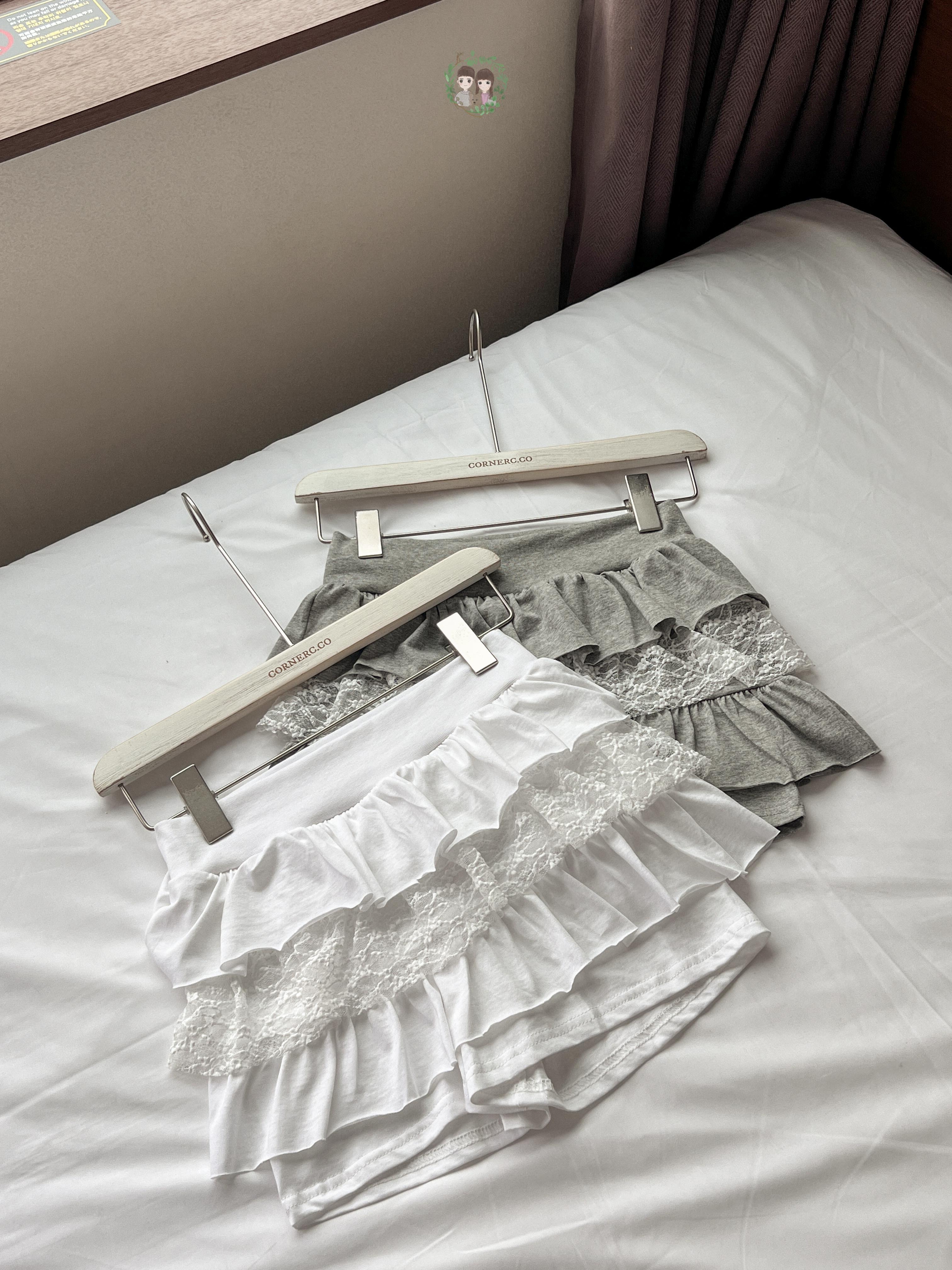 Lace In The Middle Skorts〈🇰🇷DAY 1〉