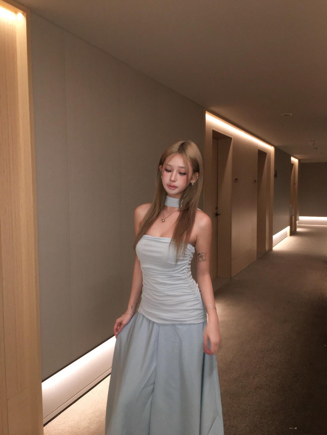 繞脖抹胸洋裝/仙度瑞拉藍