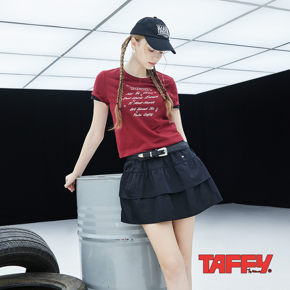 MA‧TSU Mi  復古金屬感閃亮英文字撞色短版上衣(紅.黑)