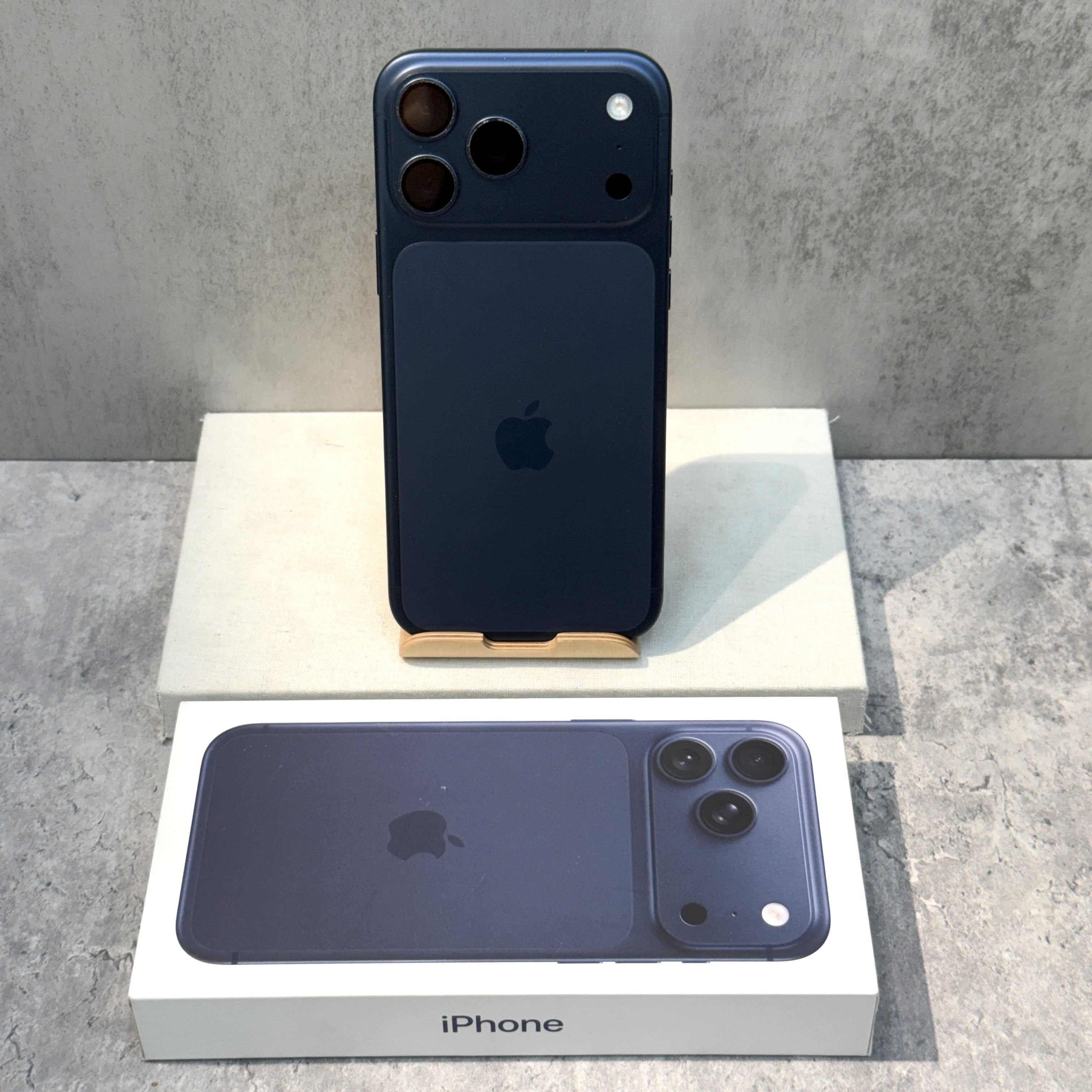 【二手】iPhone 17 pro max 256G 藏藍 保固到9/25