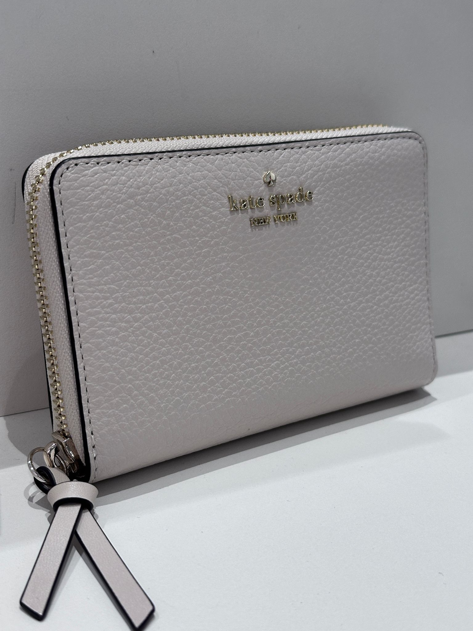 RQ44 KS 灰杏色Knott中銀包 Knott Medium Wallet