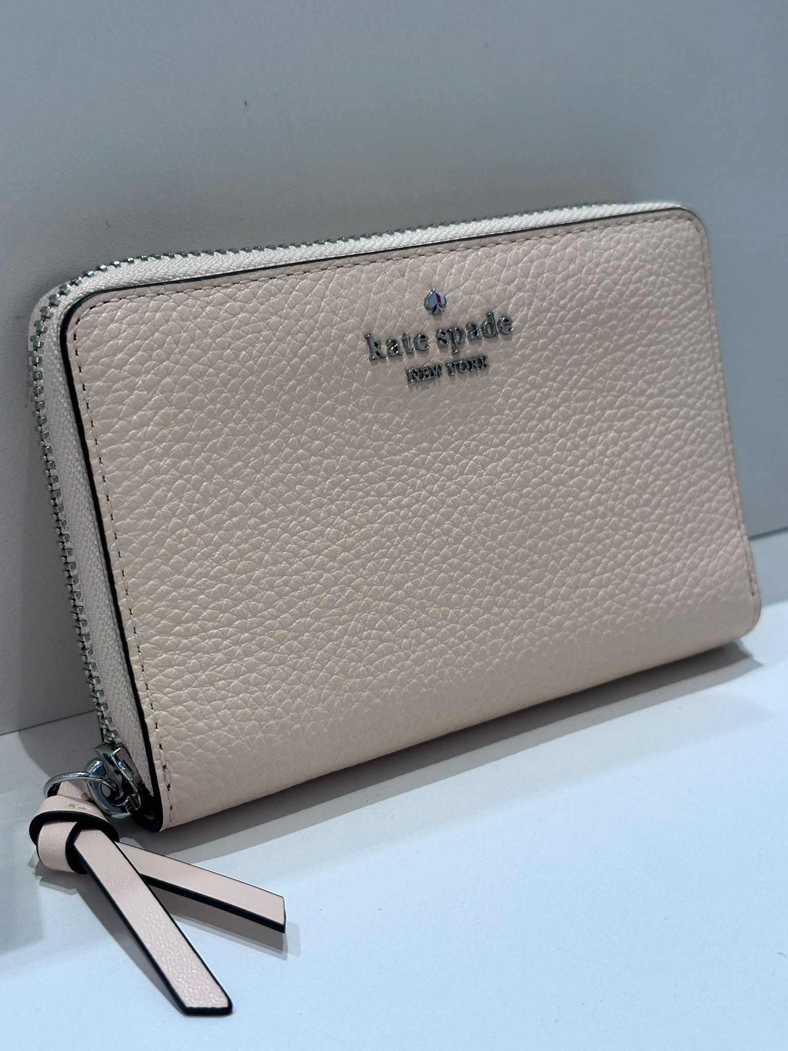 RQ45 KS 粉橙色Knott中銀包 Knott Medium Wallet