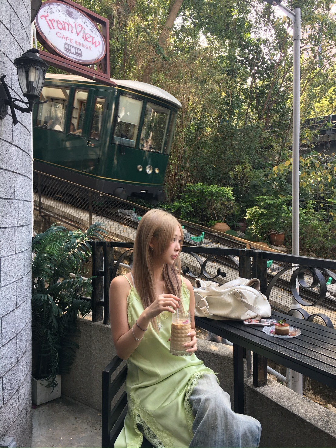 蕾絲緞面細肩帶洋裝上衣/仙果綠