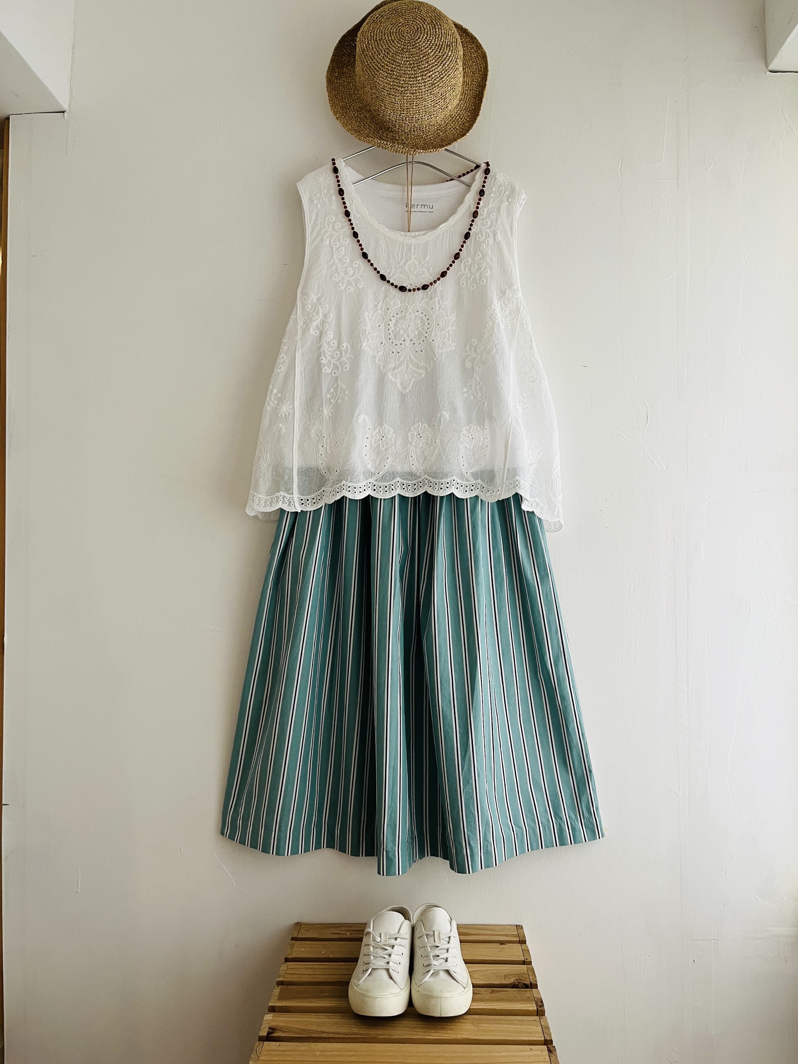 sandy白色刺繡通花背心