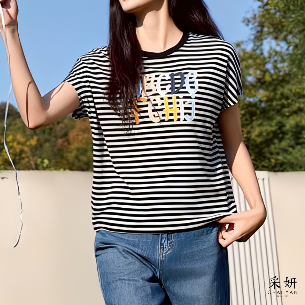 字母縫線連肩翻領短袖上衣