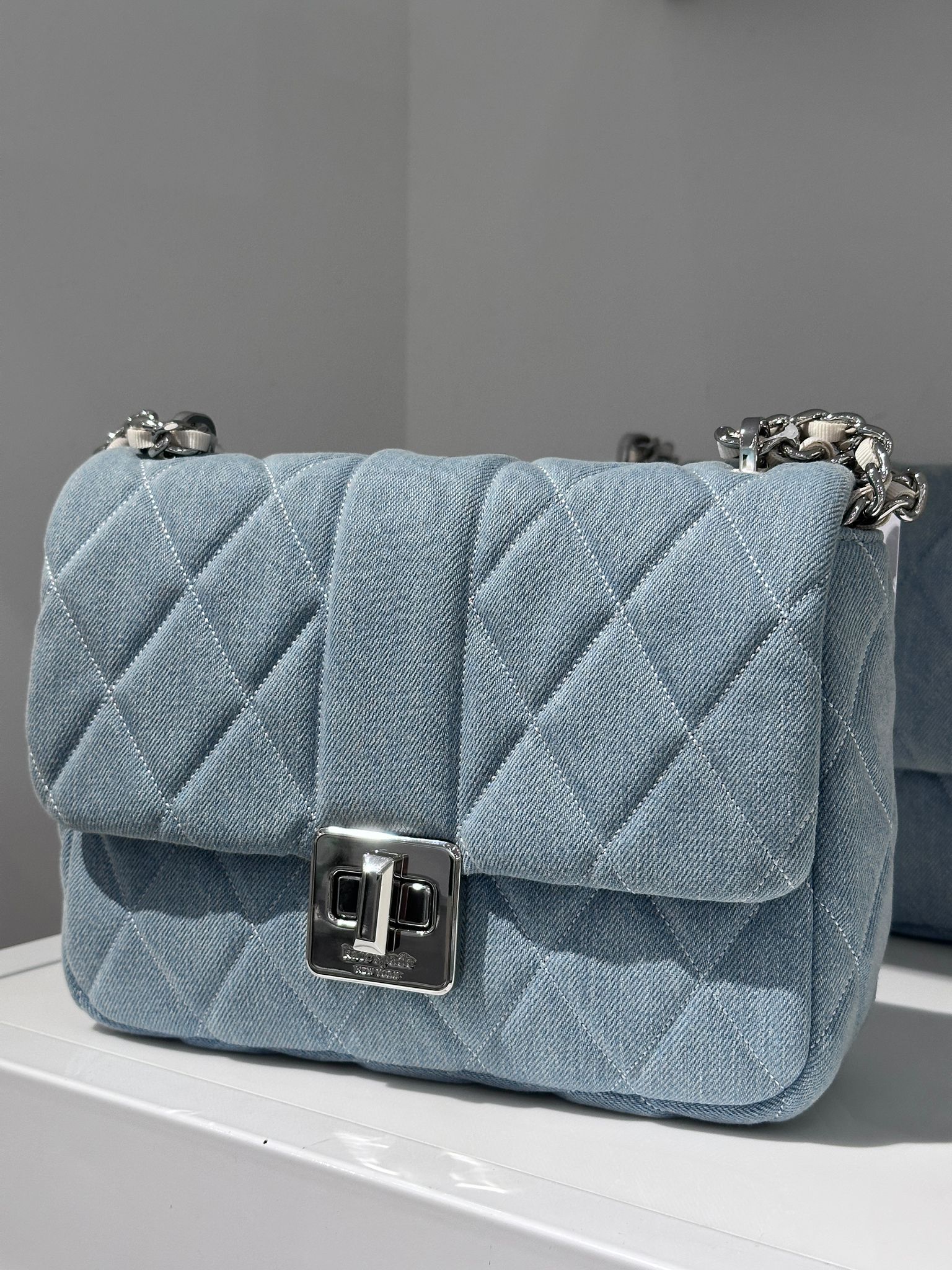 RQ65 KS 牛仔間線細斜背包 Carey Quilted Denim Crossbody Bag