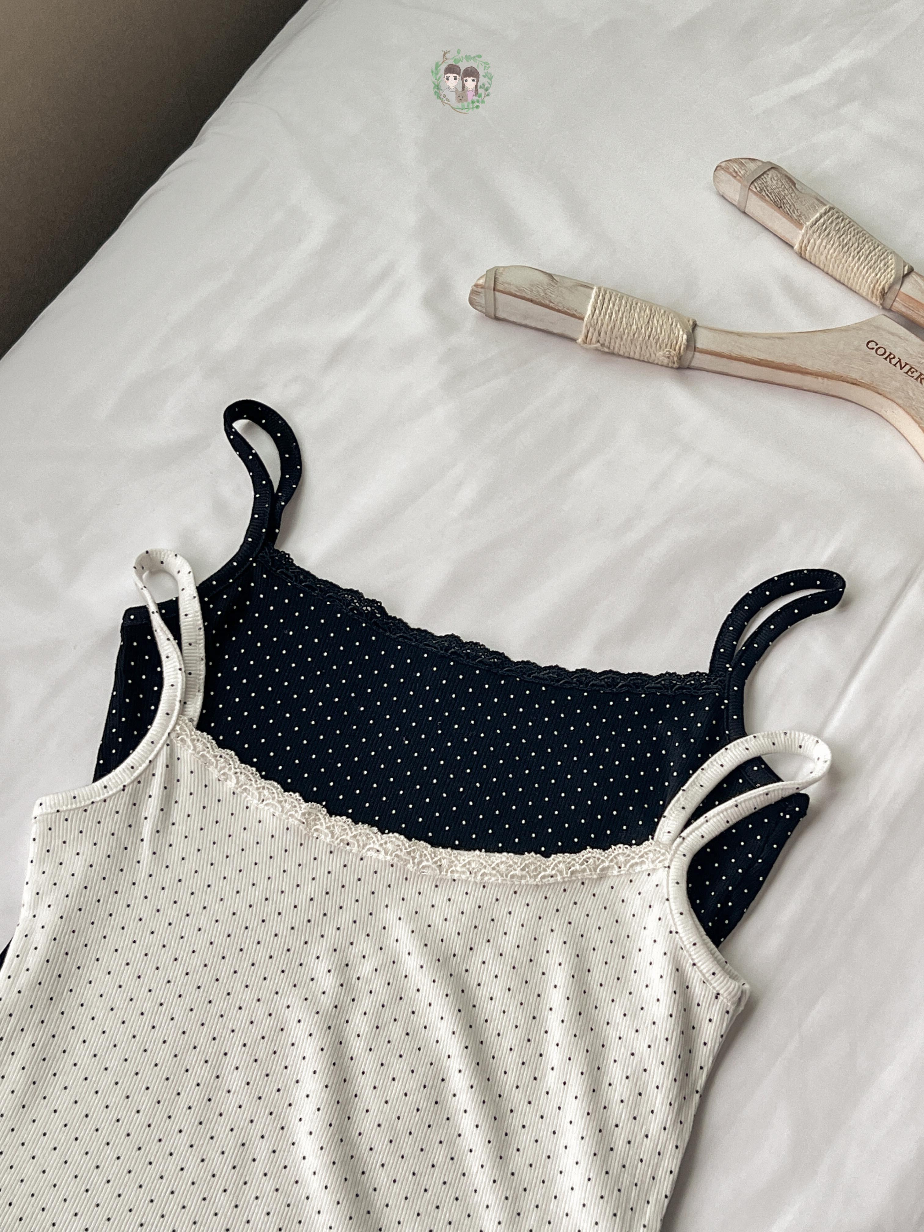 Lace And Dot Cami Top〈🇰🇷DAY 1〉