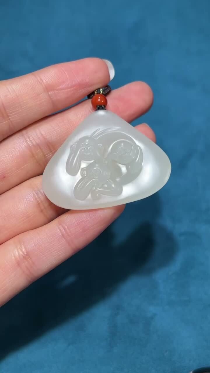 3829 和田玉籽料三不猴