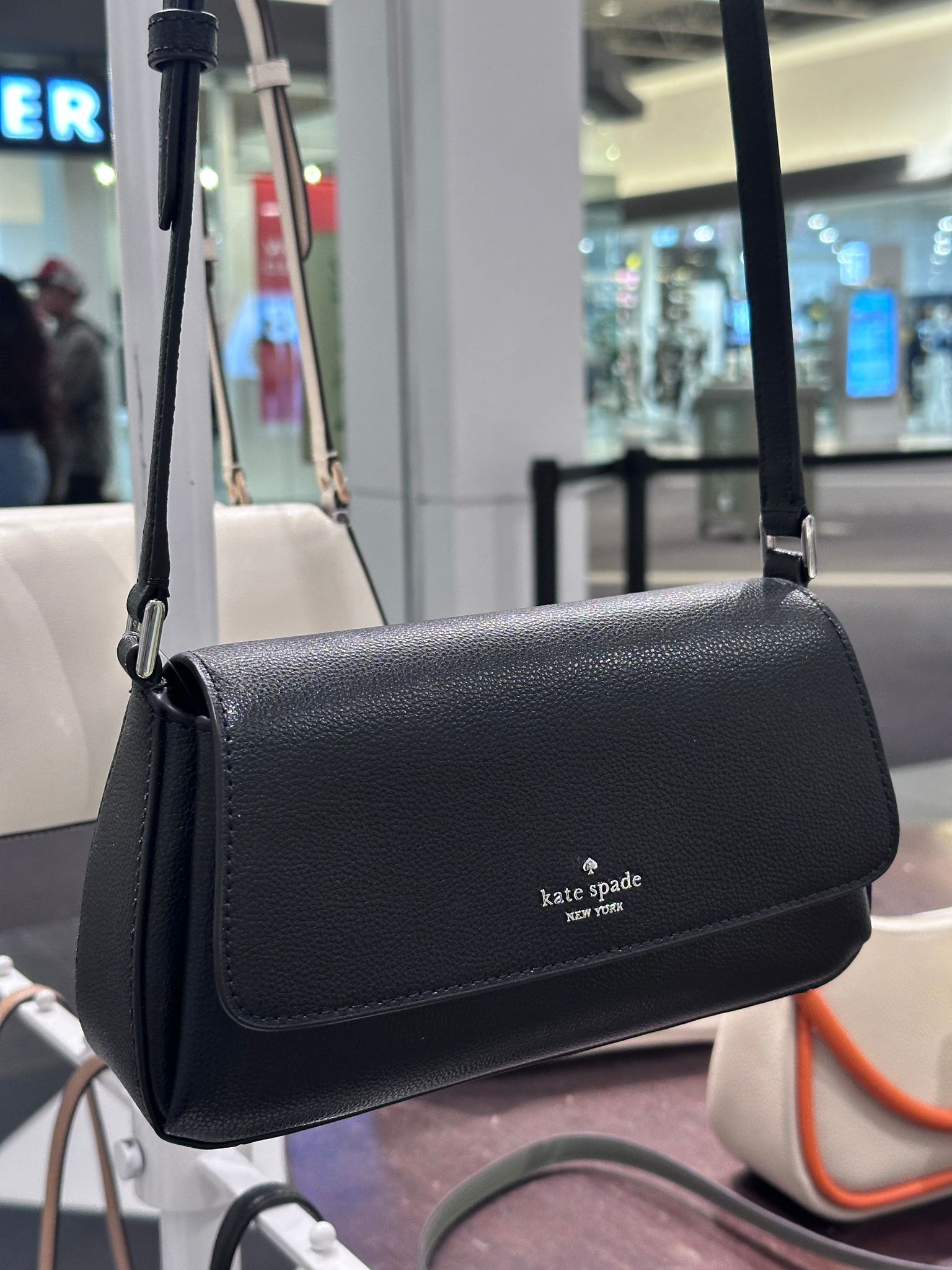 RQ71 KS 黑色翻蓋斜背包 Sutton Mini Crossbody Bag