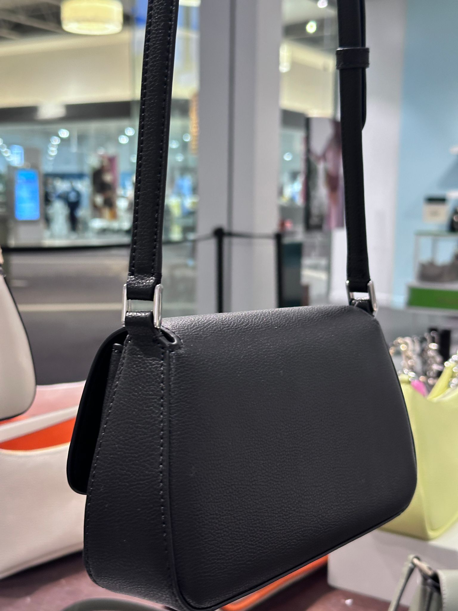 RQ71 KS 黑色翻蓋斜背包 Sutton Mini Crossbody Bag