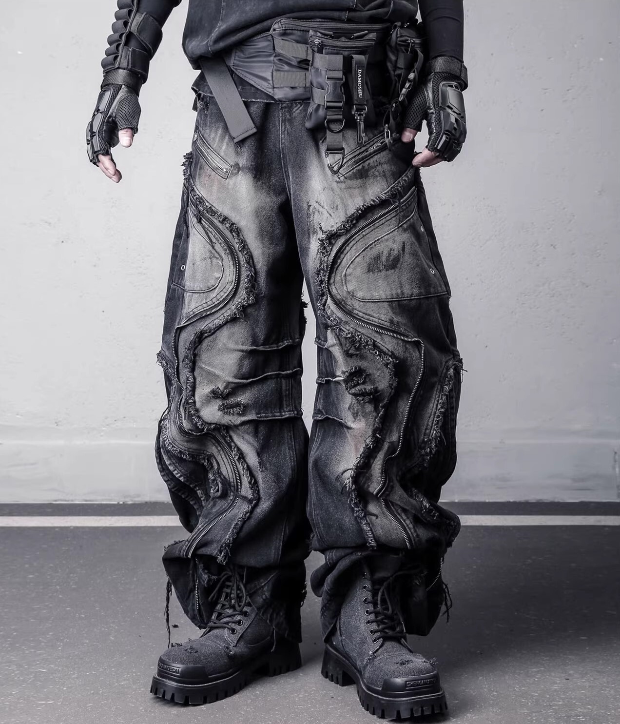 𝙏𝙀𝘾𝙃𝙒𝙀𝘼𝙍 廢土暗黑重工流蘇彎刀牛仔褲