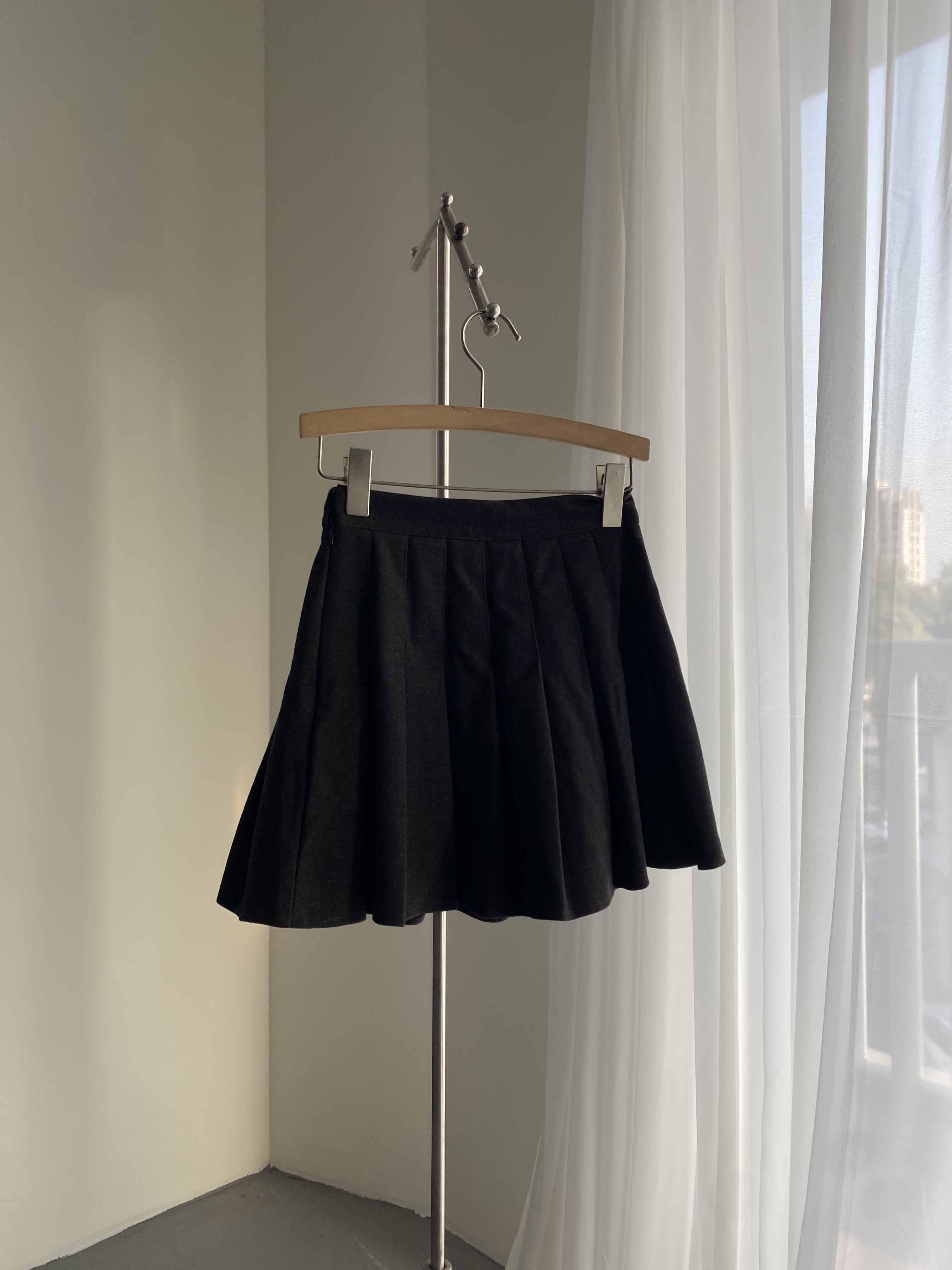 only  one-毛呢灰百褶裙