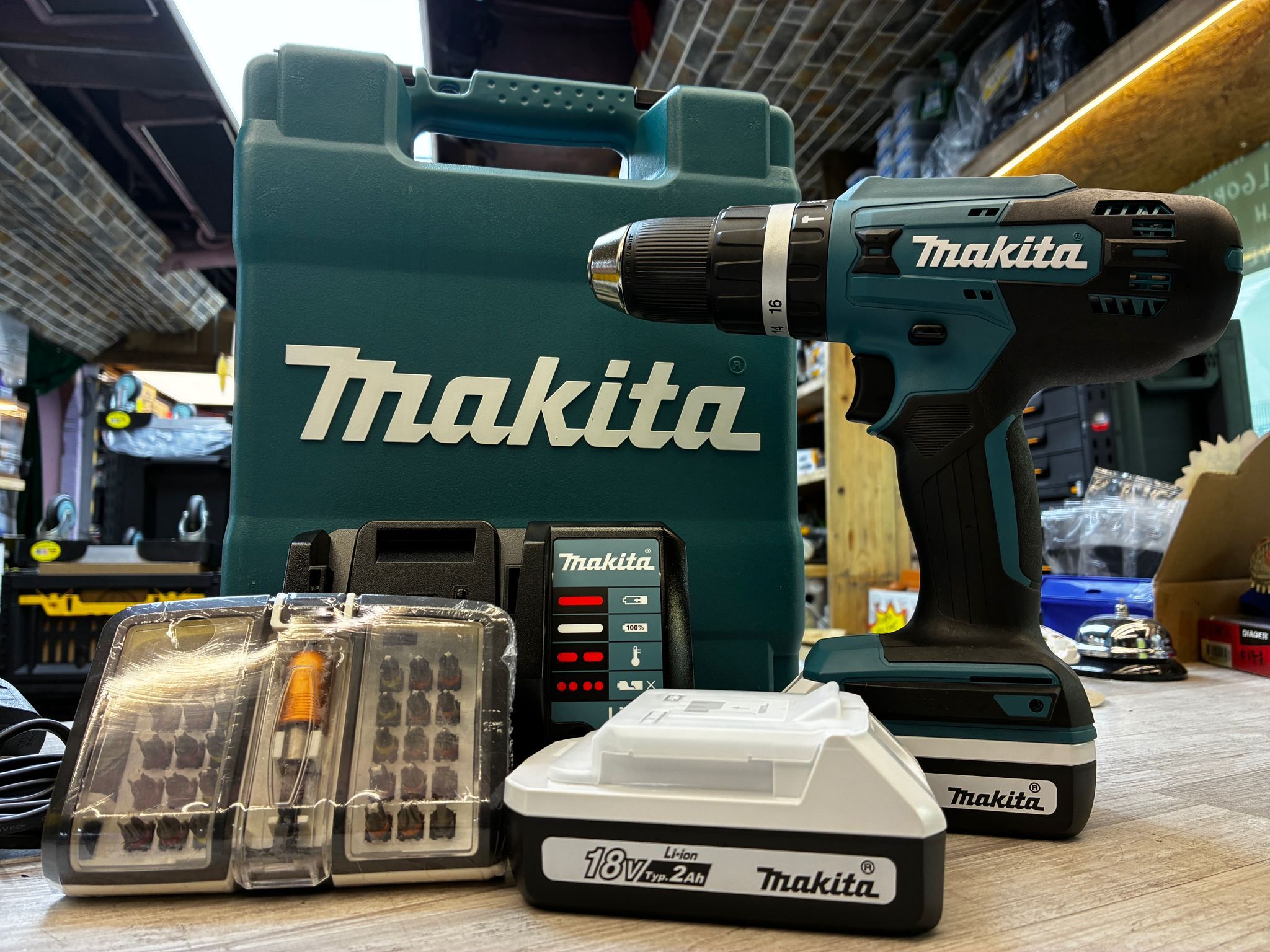 Makita HP488DWAE 充電式起子震動電鑽  兩電一充  送一木批咀套裝 (*電池不適用Makita其他18V工具)