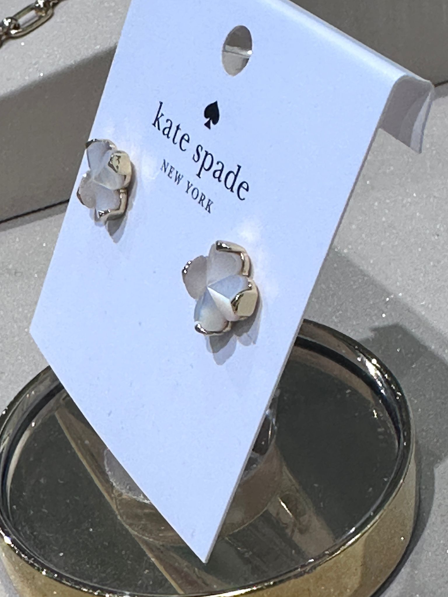 RQ99 KS 立體白色Spade Flower耳環 Spade Flower Studs
