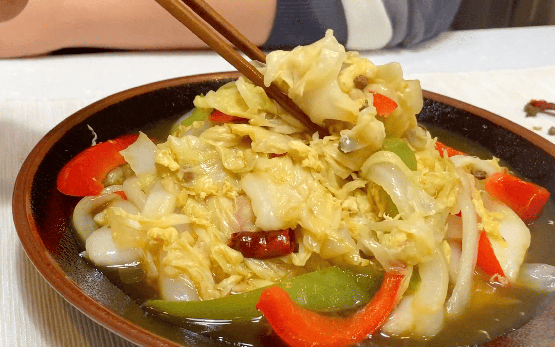 酸辣白菜微酸辣的風味幫助解膩開胃