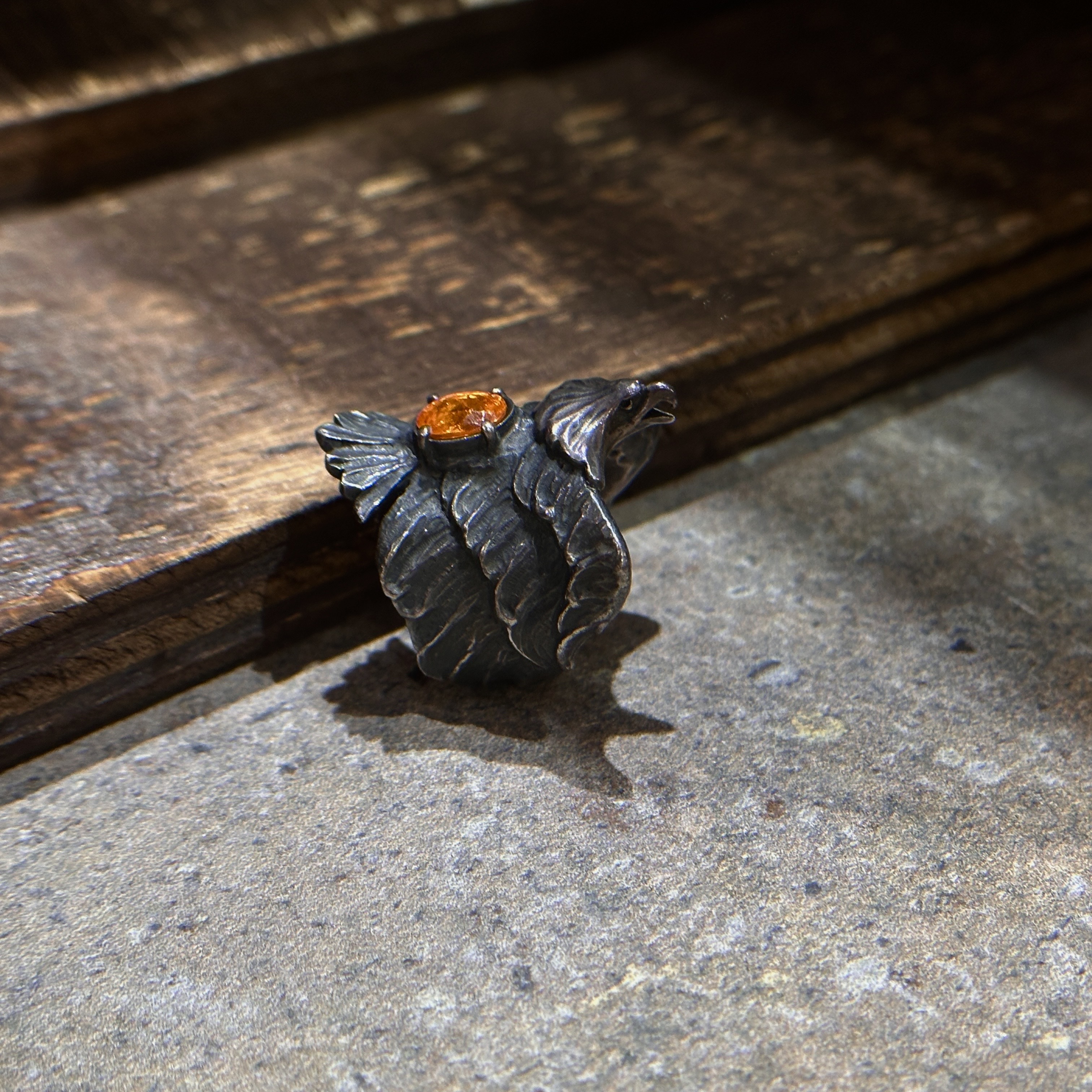 *Black Venom Jewelry- Freedom & Prayer 鑲錳鋁榴石飛翔老鷹戒