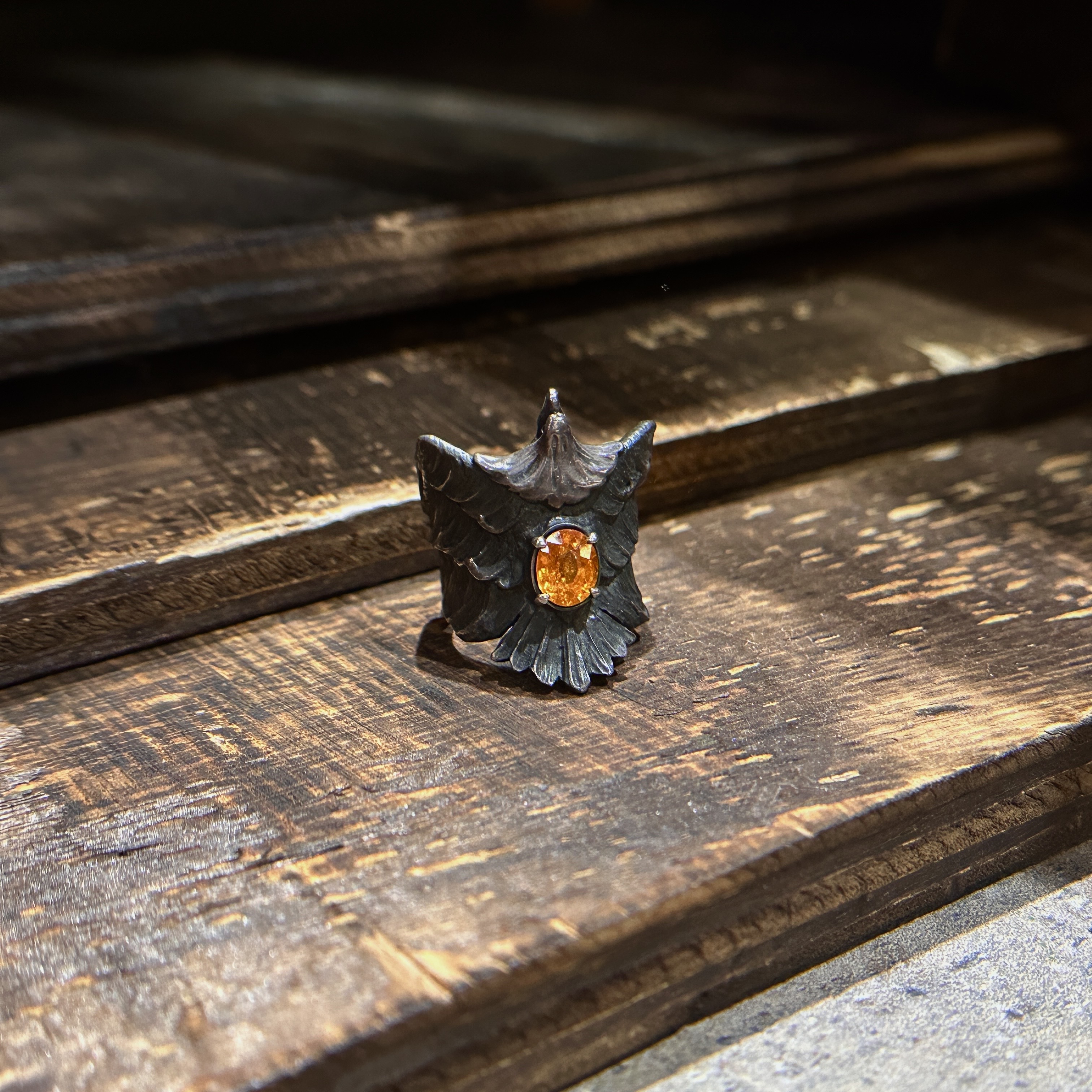 *Black Venom Jewelry- Freedom & Prayer 鑲錳鋁榴石飛翔老鷹戒