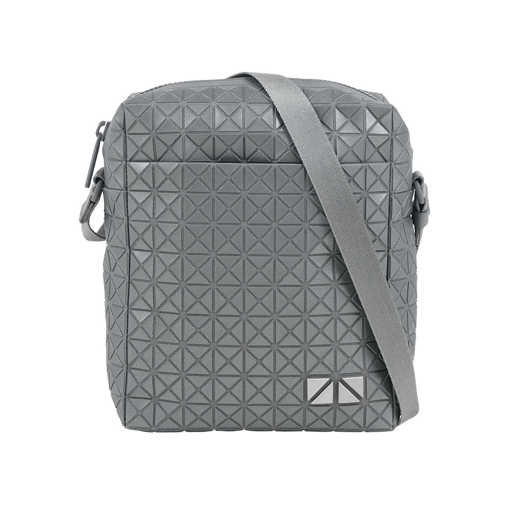 【ISSEY MIYAKE三宅一生】BAO BAO Voyager 反光設計拉鍊斜背包(銀色)