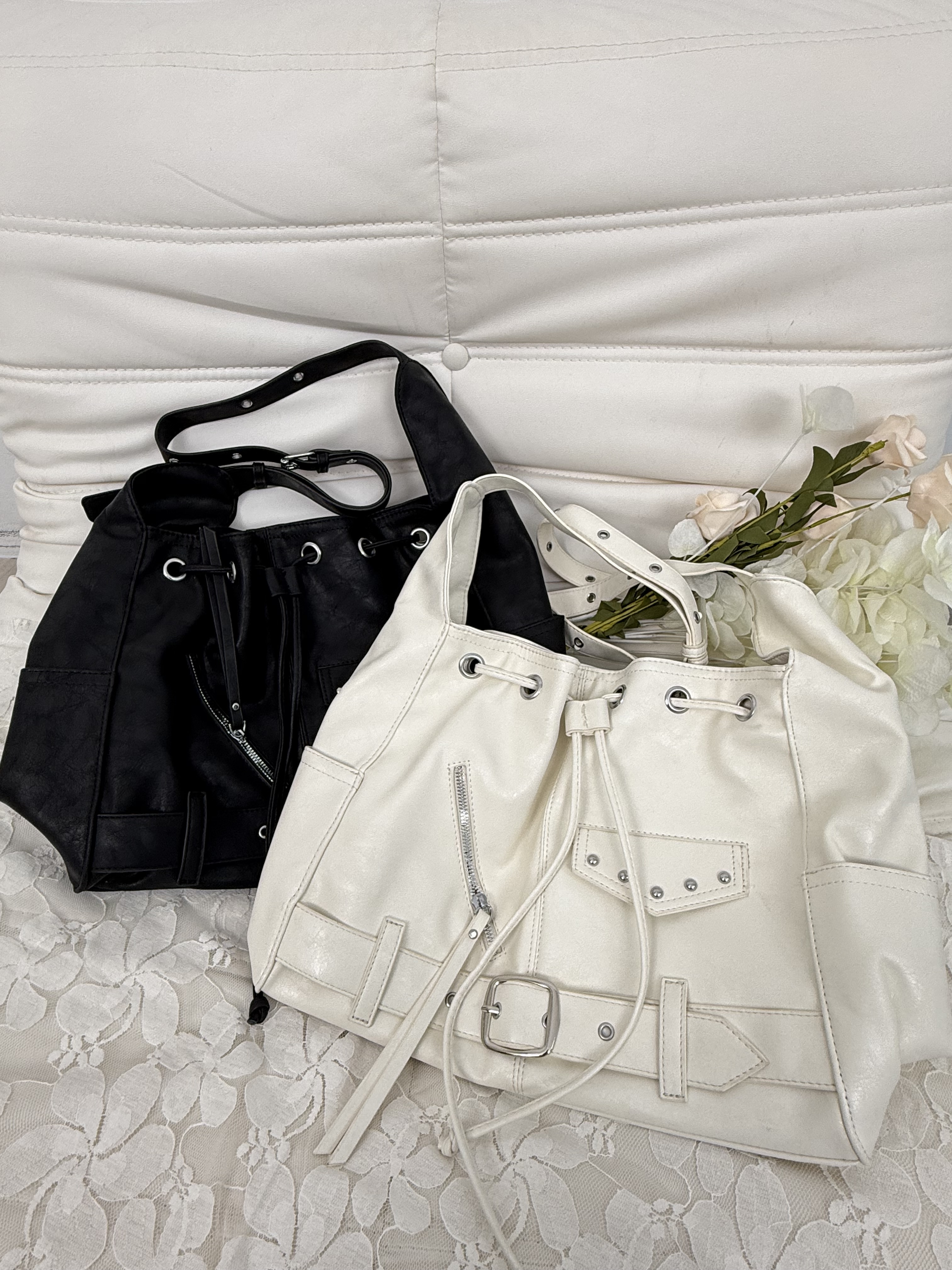 NEW光滑皮革面束口斜背包