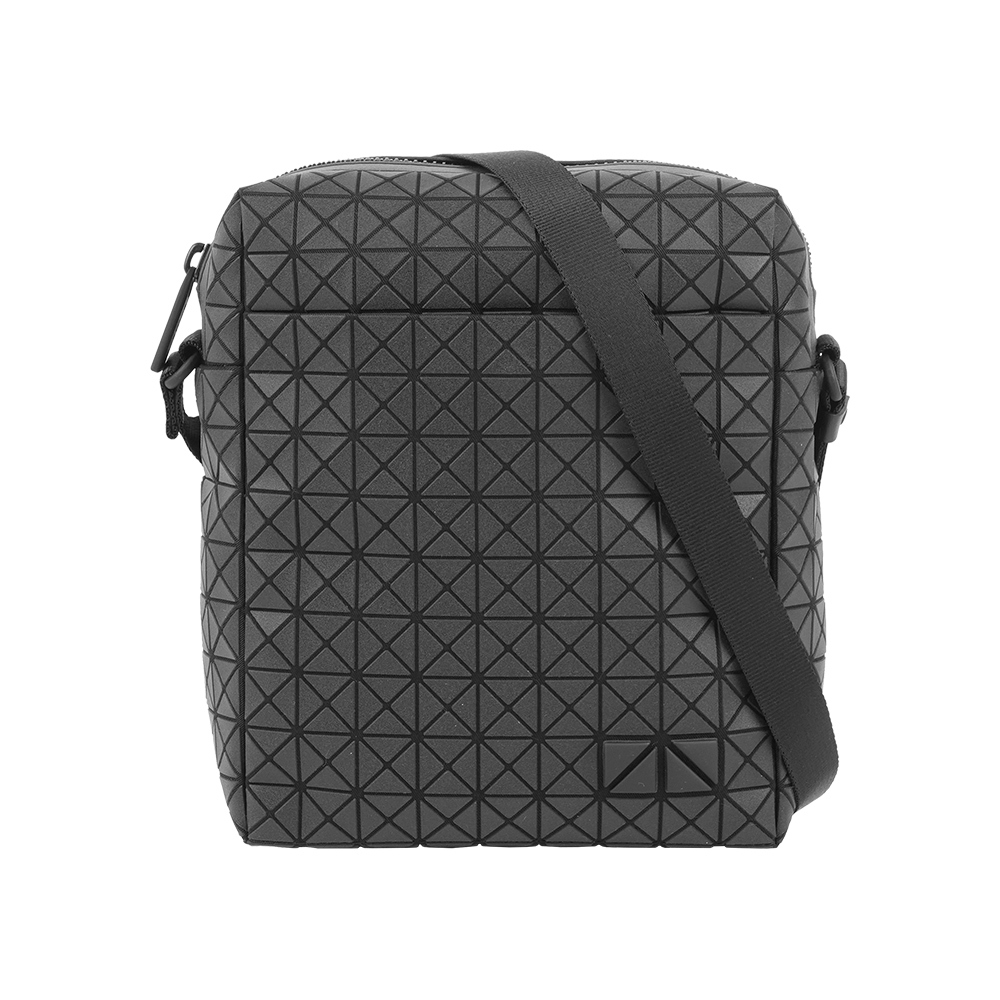 【ISSEY MIYAKE三宅一生】BAO BAO Voyager 霧面拉鍊斜背包(黑色)