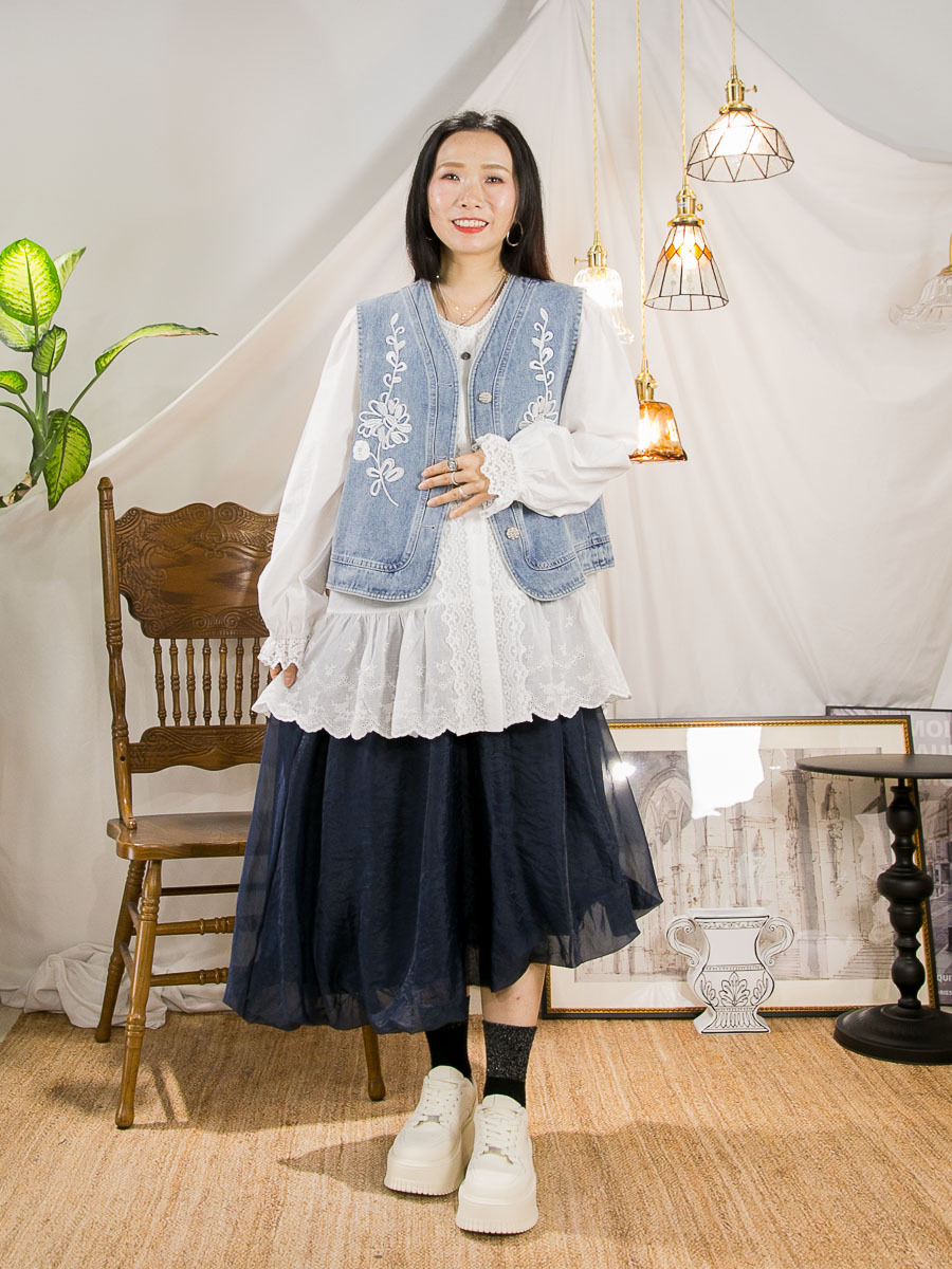 全開胸扣鈕．花刺繡．牛仔背心外套