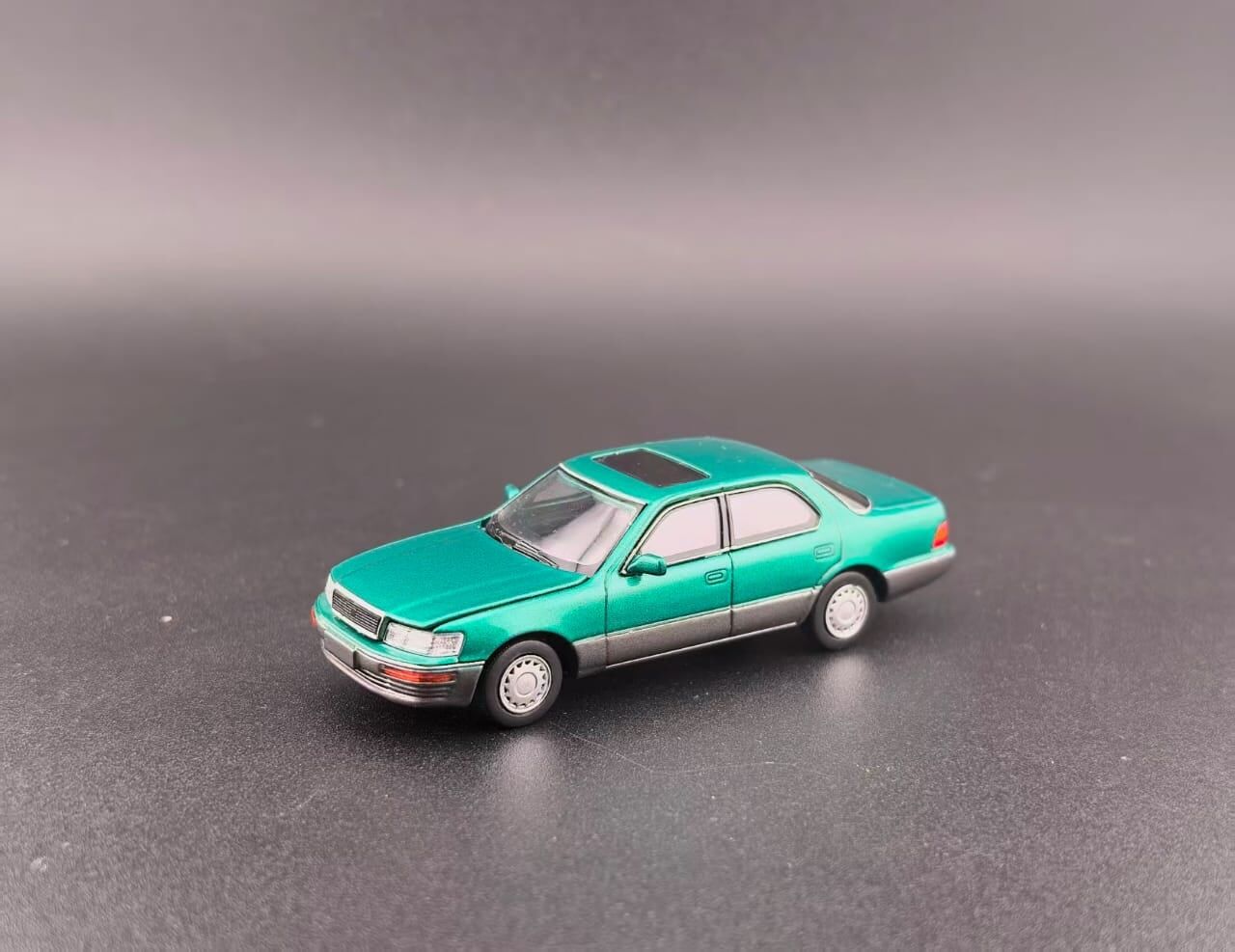 預訂:1/64 FineWorks64 Lexus LS400 Green/ Grey (FWLLS400GG )