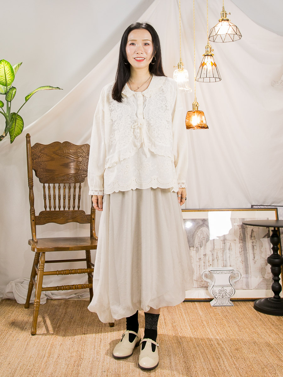 半開胸扣鈕．DOUBLE LAYER．花花刺繡網布 拼 麻棉料TOP