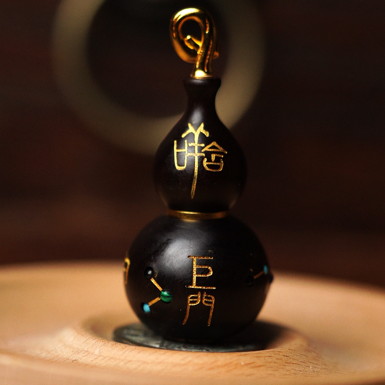 WW006 A6 玉化巨門葫蘆 (牛豬) 掛件 5X2CM