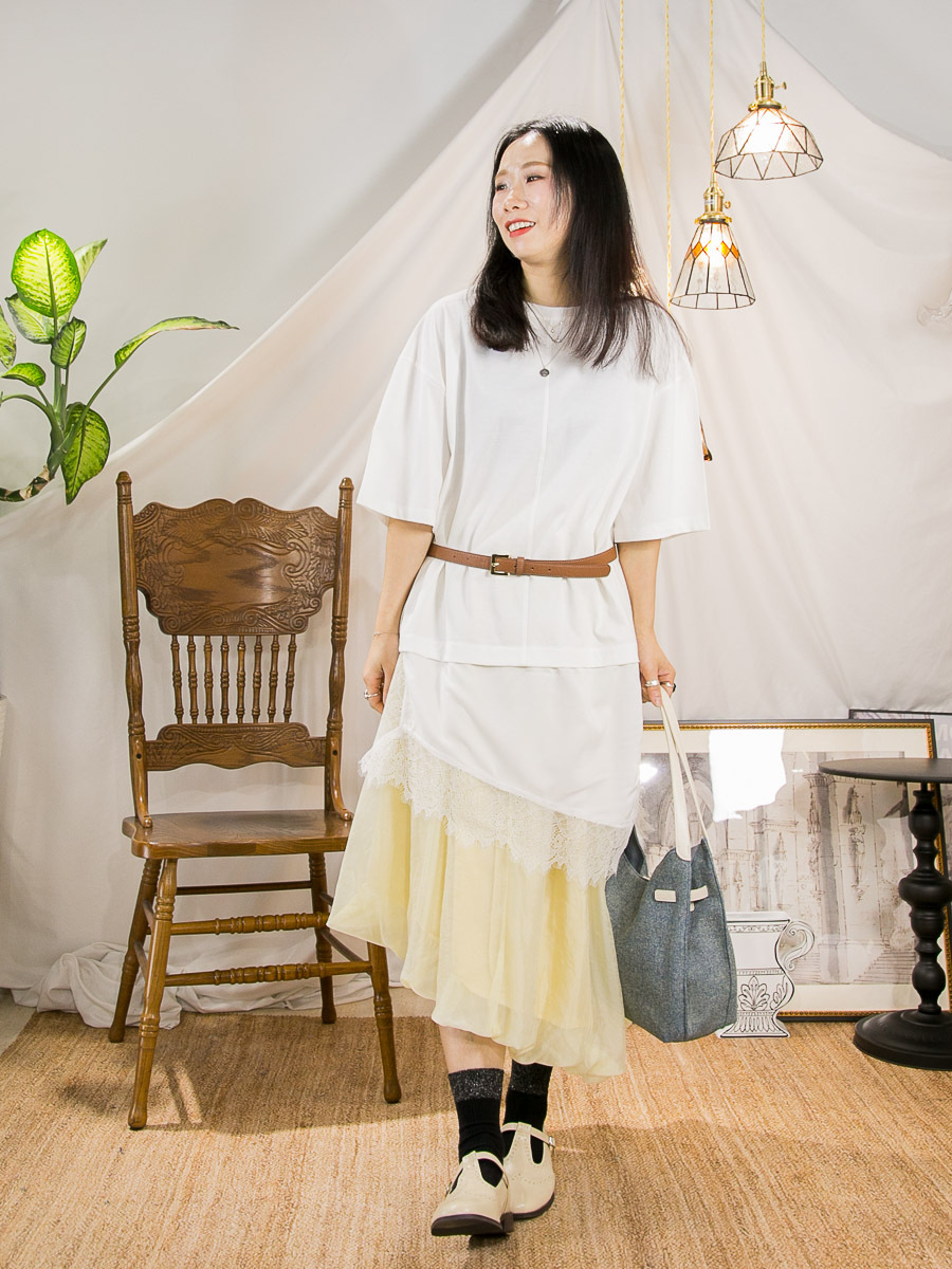 下擺LACE滑滑料．COTTON料TOP