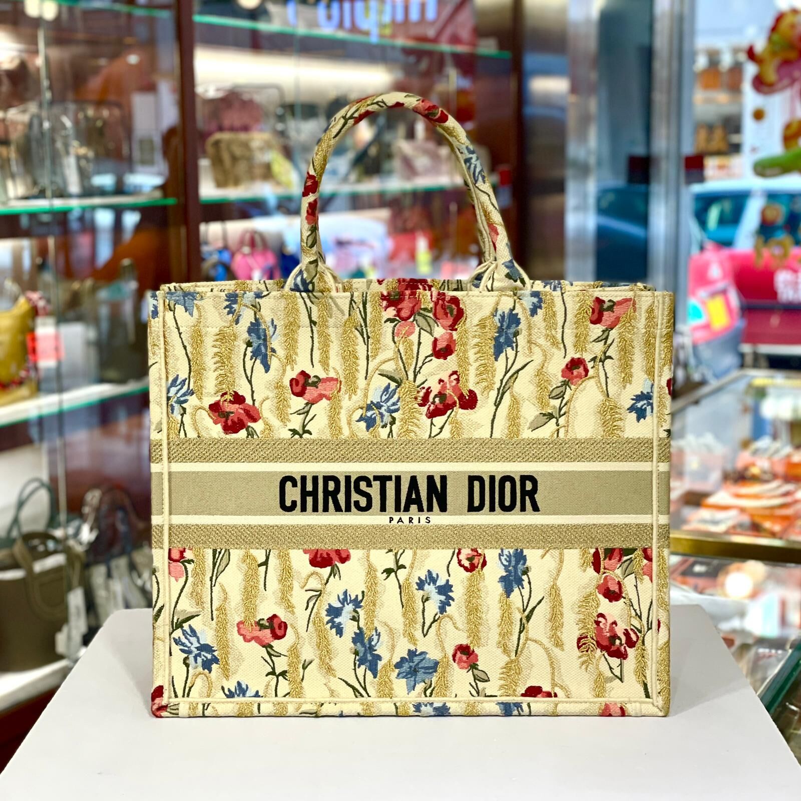 本週出位價❣️99%NEW二手 DIOR BOOK TOTE BAG 米色拼花卉刺繡大號 #迪奧 #香榭站正品