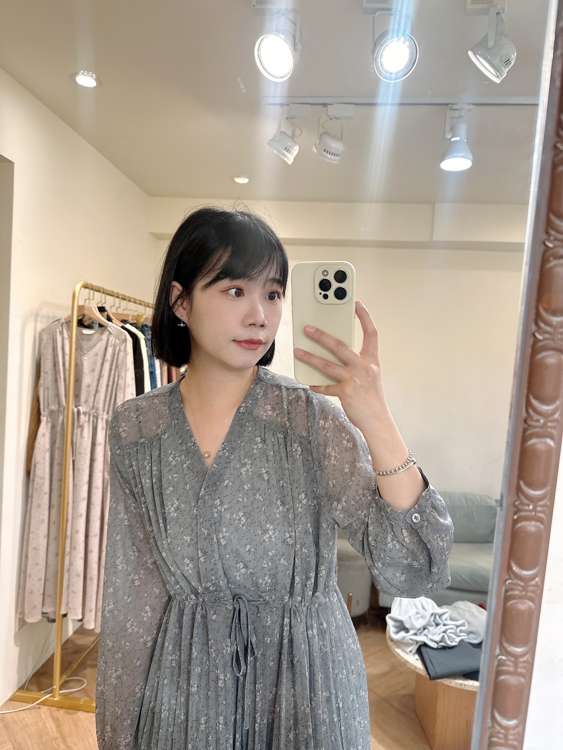 法式感下百摺碎花洋裝