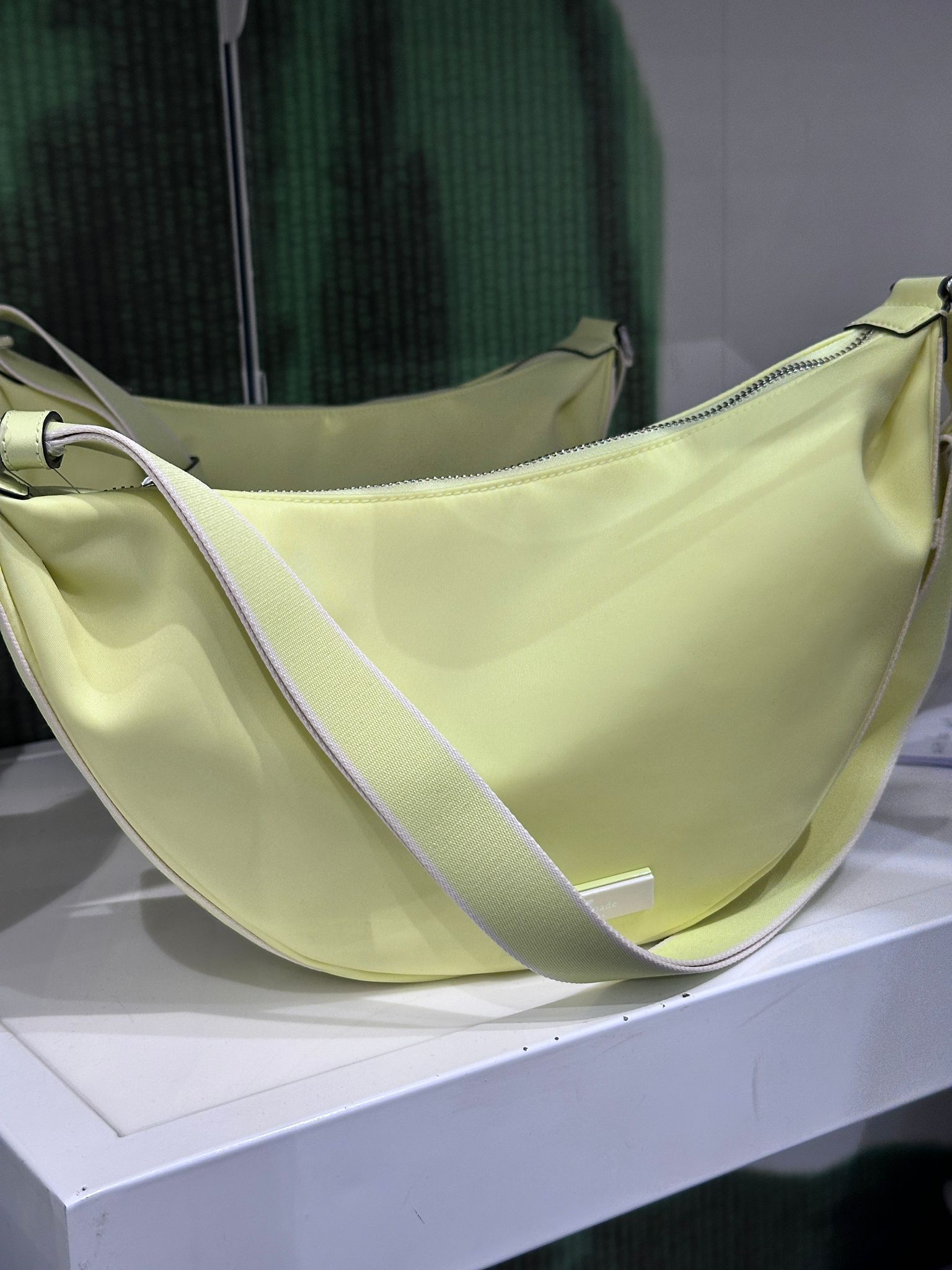 RQ127 KS 粉綠色尼龍半月斜背包 Carter Nylon Sling Crossbody Bag