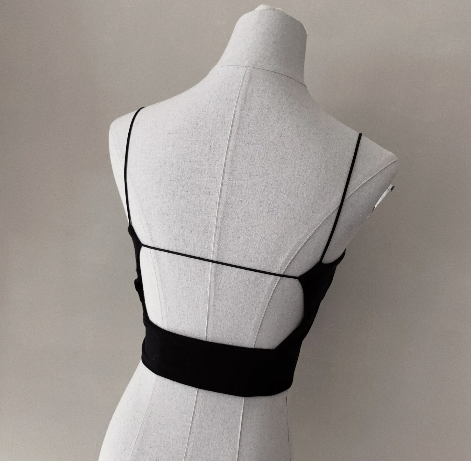 【 𝐂𝐇𝐔-𝐌𝐀𝐃𝐄 】為小胸訂製！升級款黑標美背Bra top（包覆最強版）