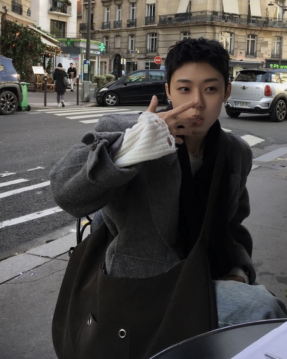 <韓國男生都在揹!!>Leterie Ring Buckle 麂皮 金屬環 單肩包 斜背包 黑色