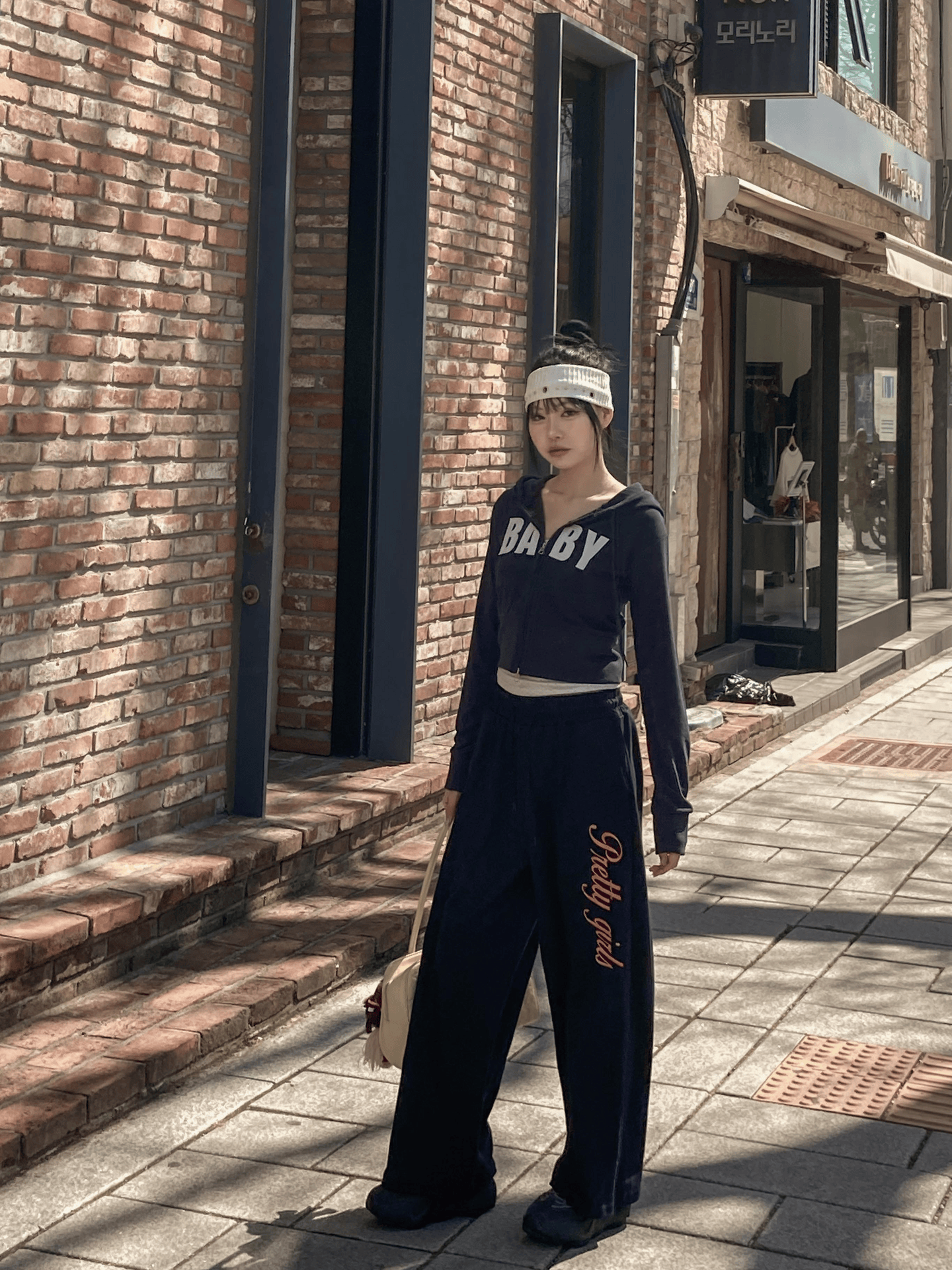 Pretty Girl Embroidery Pants〈🇰🇷DAY 1〉