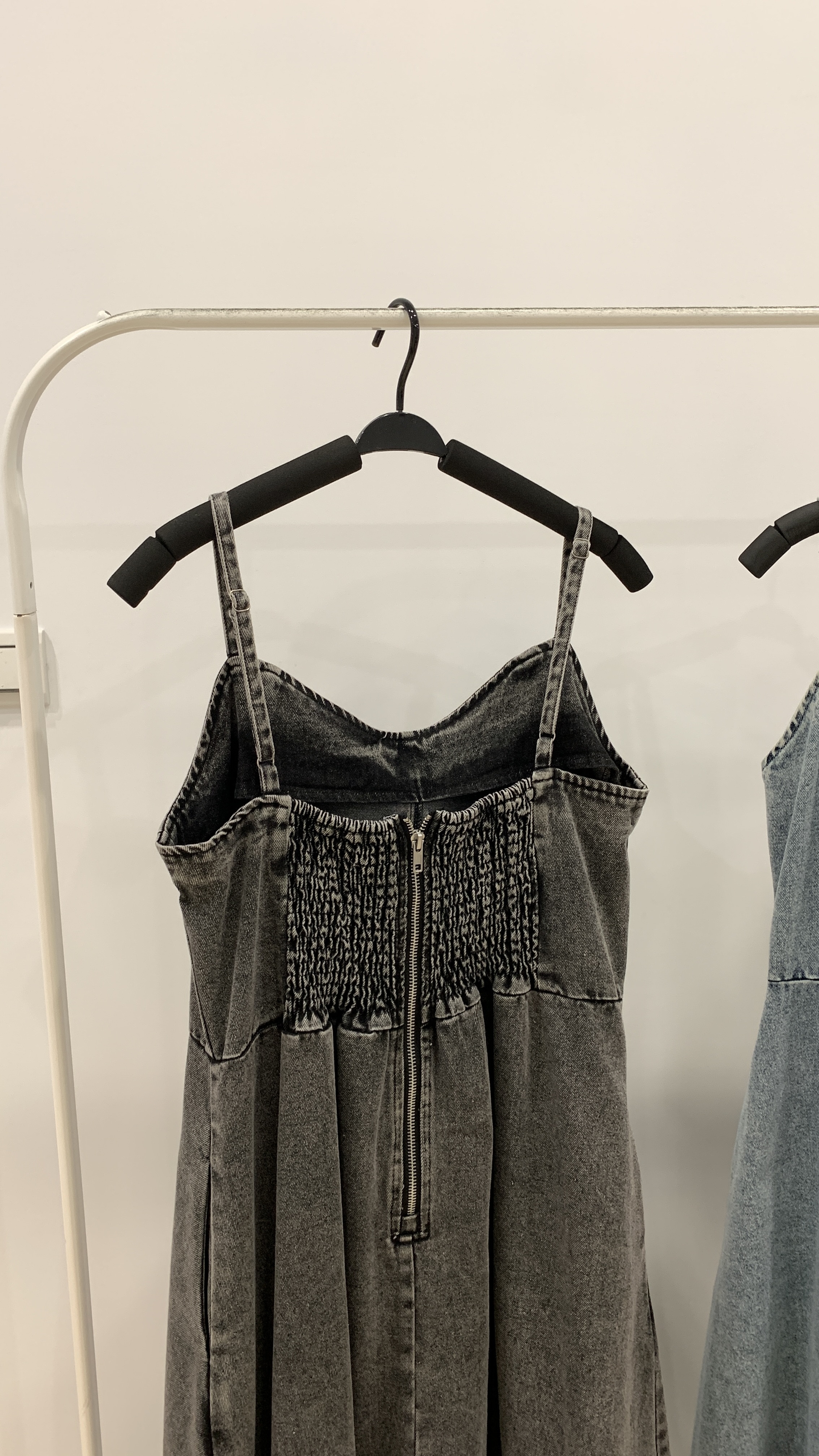 (現貨)漂亮的桃心領重磅牛仔細肩長洋 _30191